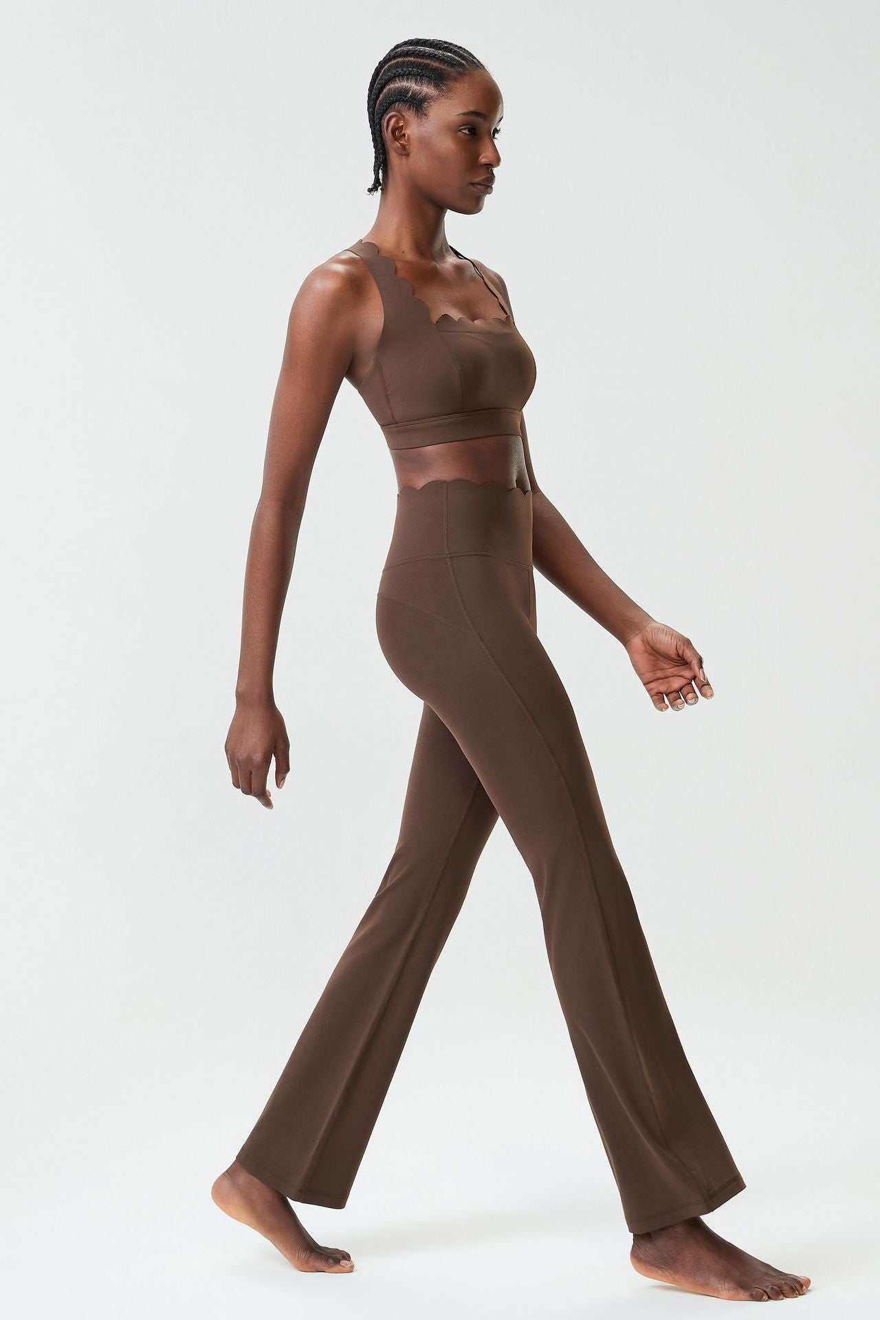 01/2026 Ensemble de yoga à petites vagues en colle liquide pour femmes, grandes tailles, style européen et américain, ensemble de sport et de fitness élastique, deux pièces