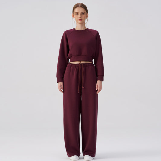 Wholesale Women’s Winter Casual Activewear Set | Relaxed Cropped Sweatshirt & Loose-Fit Joggers | fouregg - Burgundy