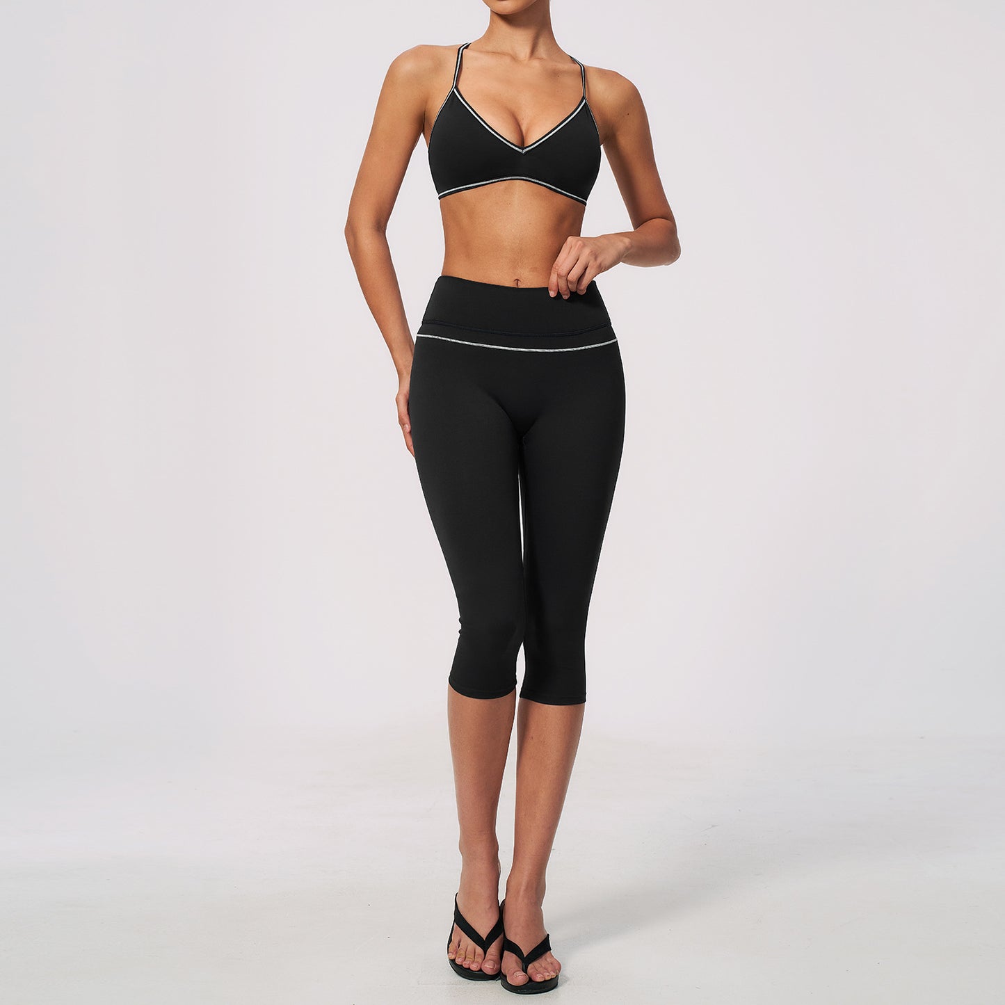 Wholesale Contrast Open-Back Workout Set | High-Waist Capri Gym Wear 9615 | fouregg