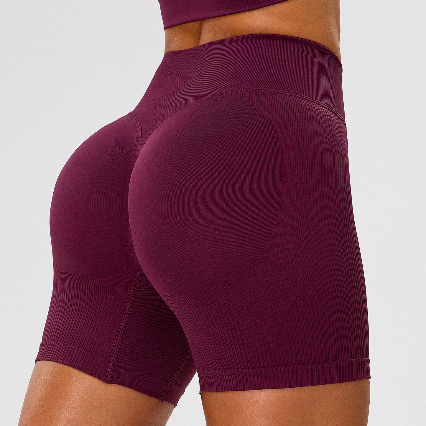 01/2025 Seamless breathable quick dry yoga shorts Tight exercise yoga pants Women's high-waisted peach three-point fitness pants