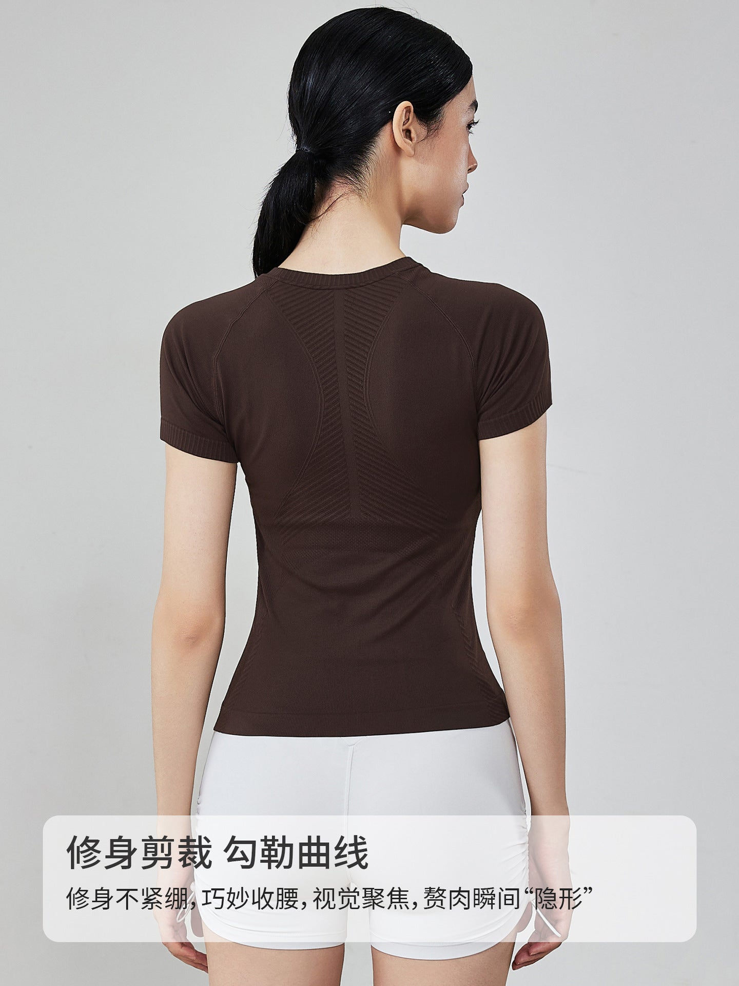 06/2025 Camiseta de yoga entallada de brocado completo para mujer, top deportivo transpirable de verano de manga corta para correr y fitness, ropa de yoga sin costuras absorbente del sudor