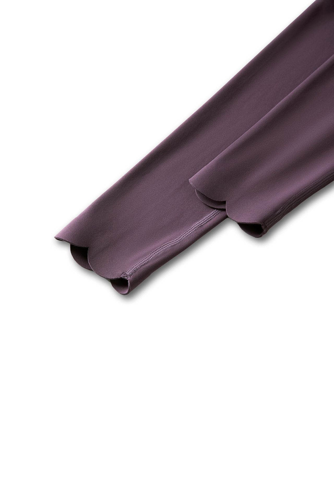 01/2026 Mono de yoga de tallas grandes para mujer con líneas onduladas, diseñado para evitar problemas de vestuario, adecuado para correr al aire libre y hacer ejercicio.