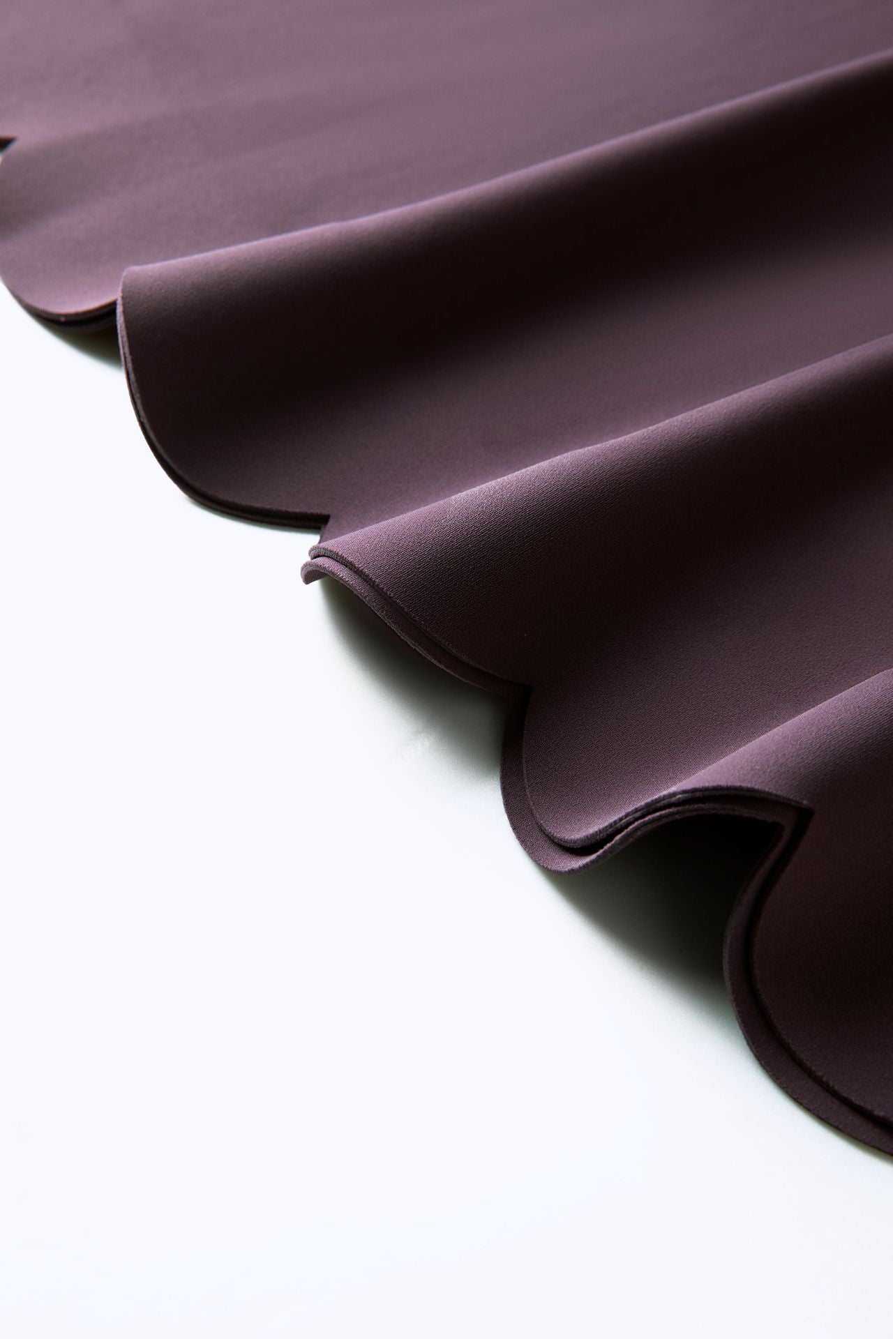 01/2026 Mono de yoga de tallas grandes para mujer con líneas onduladas, diseñado para evitar problemas de vestuario, adecuado para correr al aire libre y hacer ejercicio.