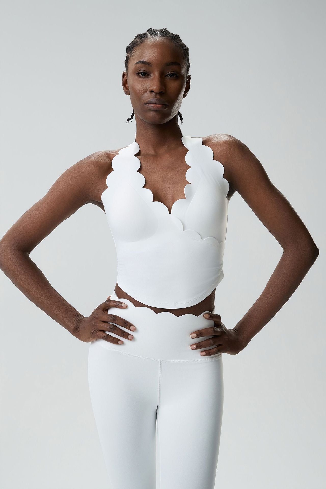 01/2026Soutien-gorge de sport en forme de goutte d'eau à encolure dos nu pour grandes tailles, soutien-gorge de sport avec soutien latéral de la poitrine, débardeur de fitness révélant la taille