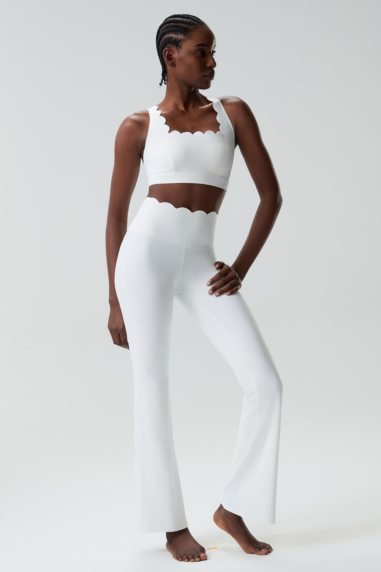 01/2026 Ensemble de yoga à petites vagues en colle liquide pour femmes, grandes tailles, style européen et américain, ensemble de sport et de fitness élastique, deux pièces