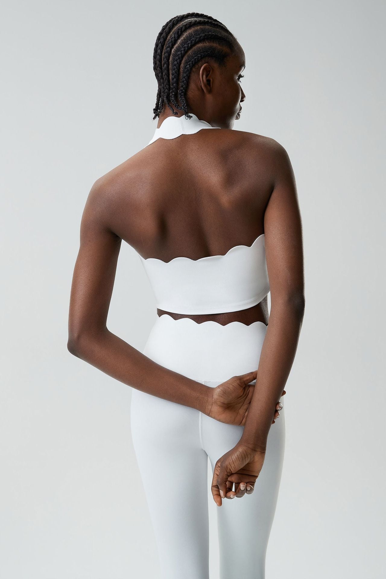 01/2026Soutien-gorge de sport en forme de goutte d'eau à encolure dos nu pour grandes tailles, soutien-gorge de sport avec soutien latéral de la poitrine, débardeur de fitness révélant la taille