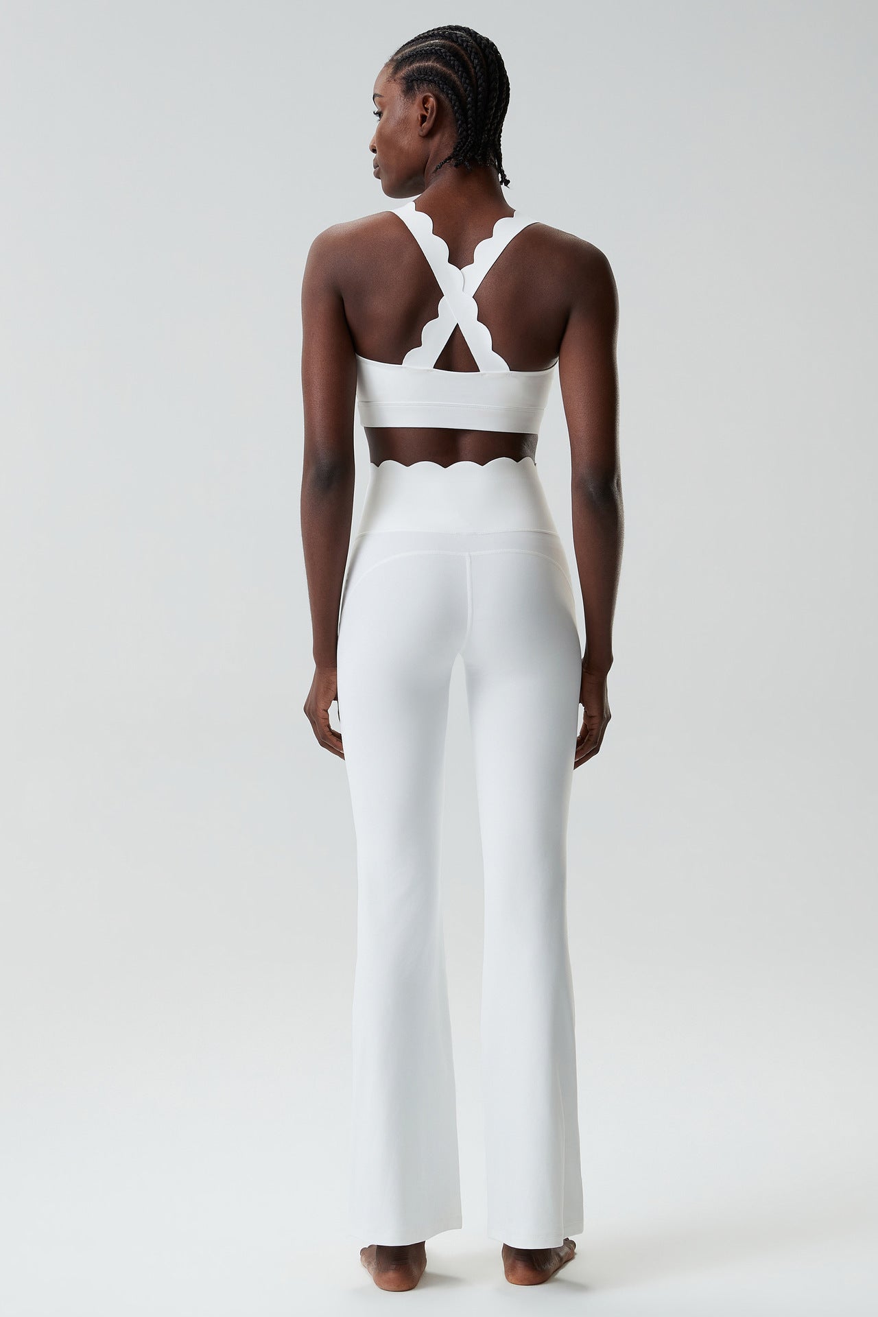 01/2026 Ensemble de yoga à petites vagues en colle liquide pour femmes, grandes tailles, style européen et américain, ensemble de sport et de fitness élastique, deux pièces