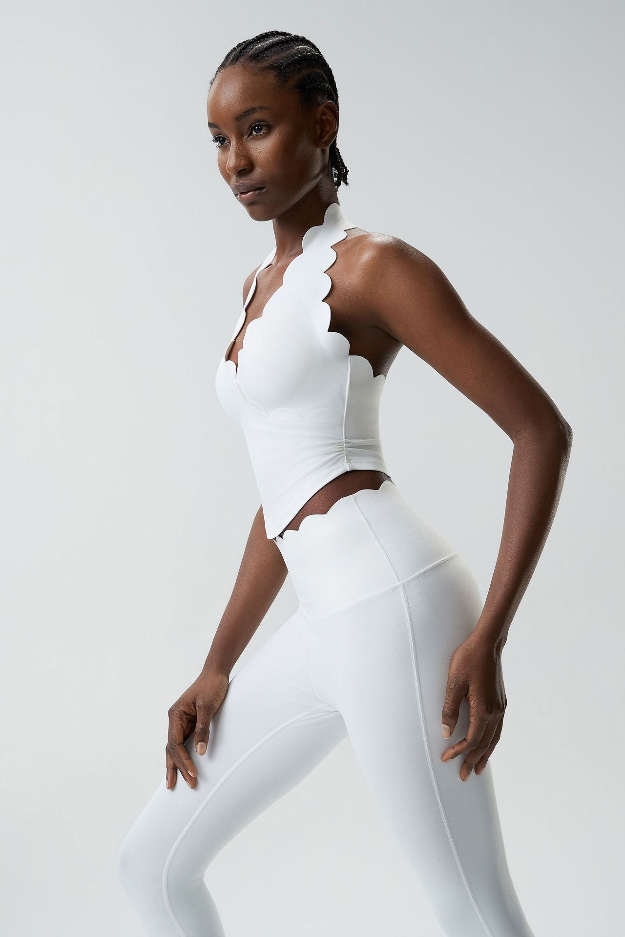 01/2026Soutien-gorge de sport en forme de goutte d'eau à encolure dos nu pour grandes tailles, soutien-gorge de sport avec soutien latéral de la poitrine, débardeur de fitness révélant la taille