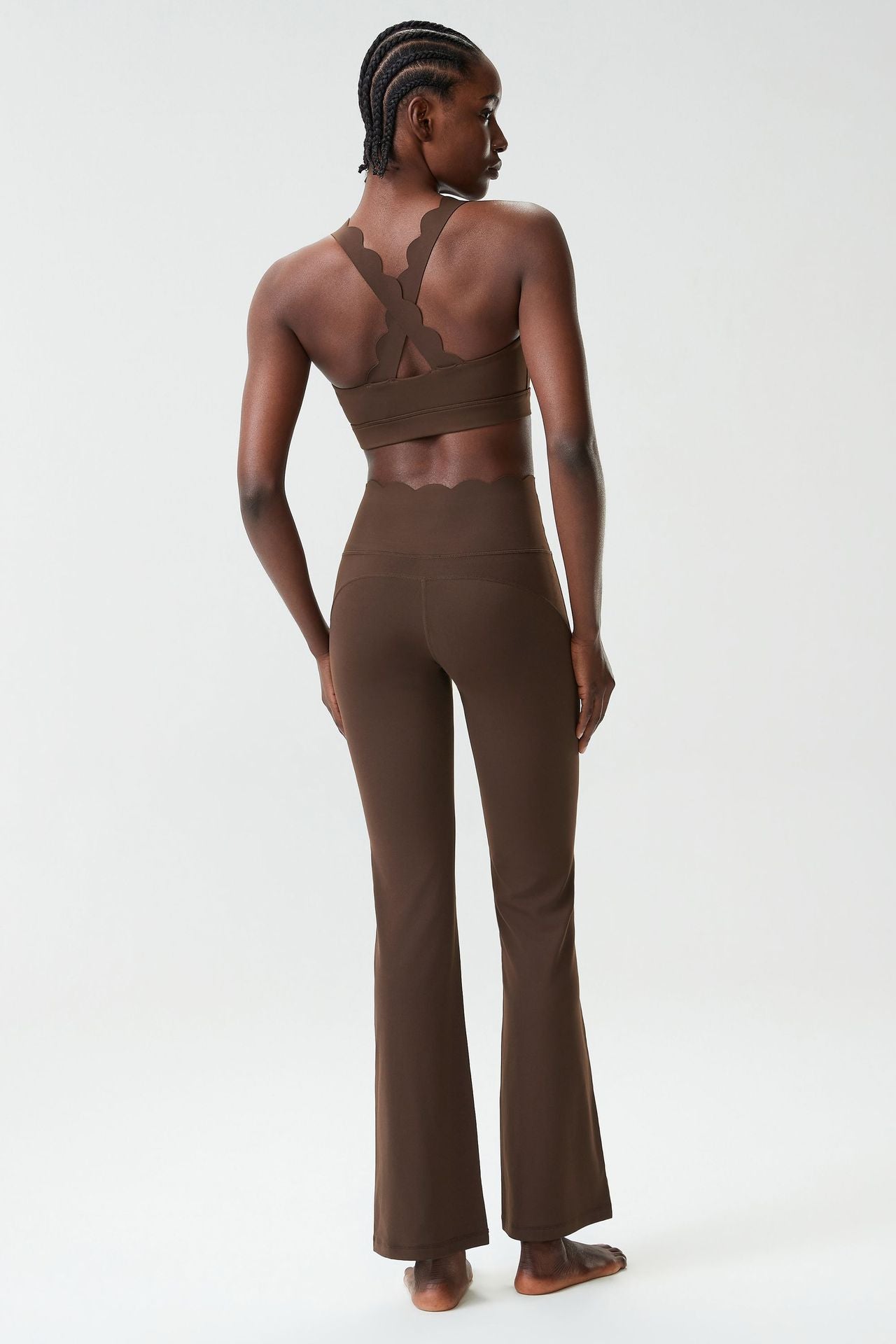 01/2026 Ensemble de yoga à petites vagues en colle liquide pour femmes, grandes tailles, style européen et américain, ensemble de sport et de fitness élastique, deux pièces