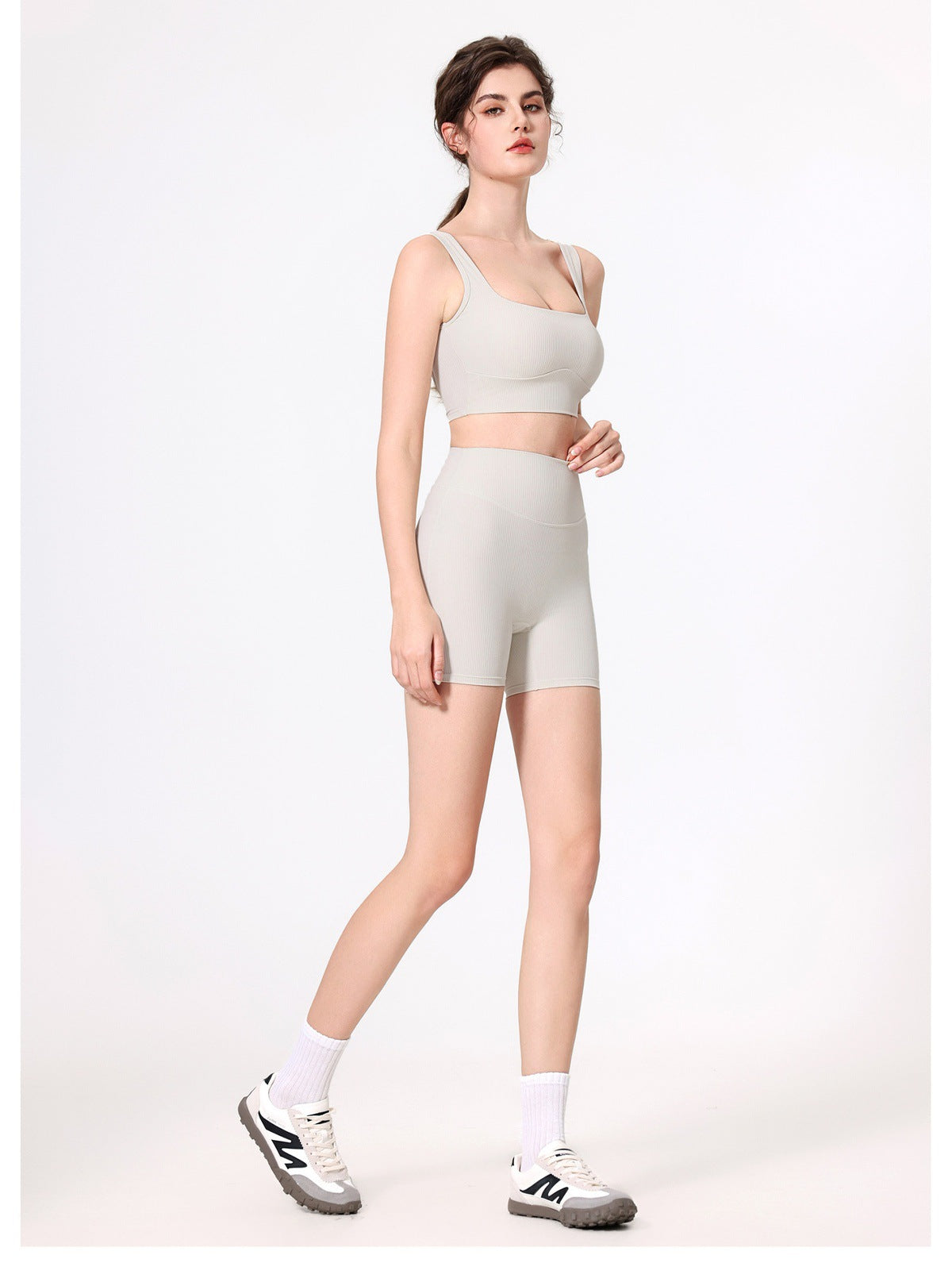 12/2025 Wide-strap athletic underwear with back support, push-up design, and side boob reduction.