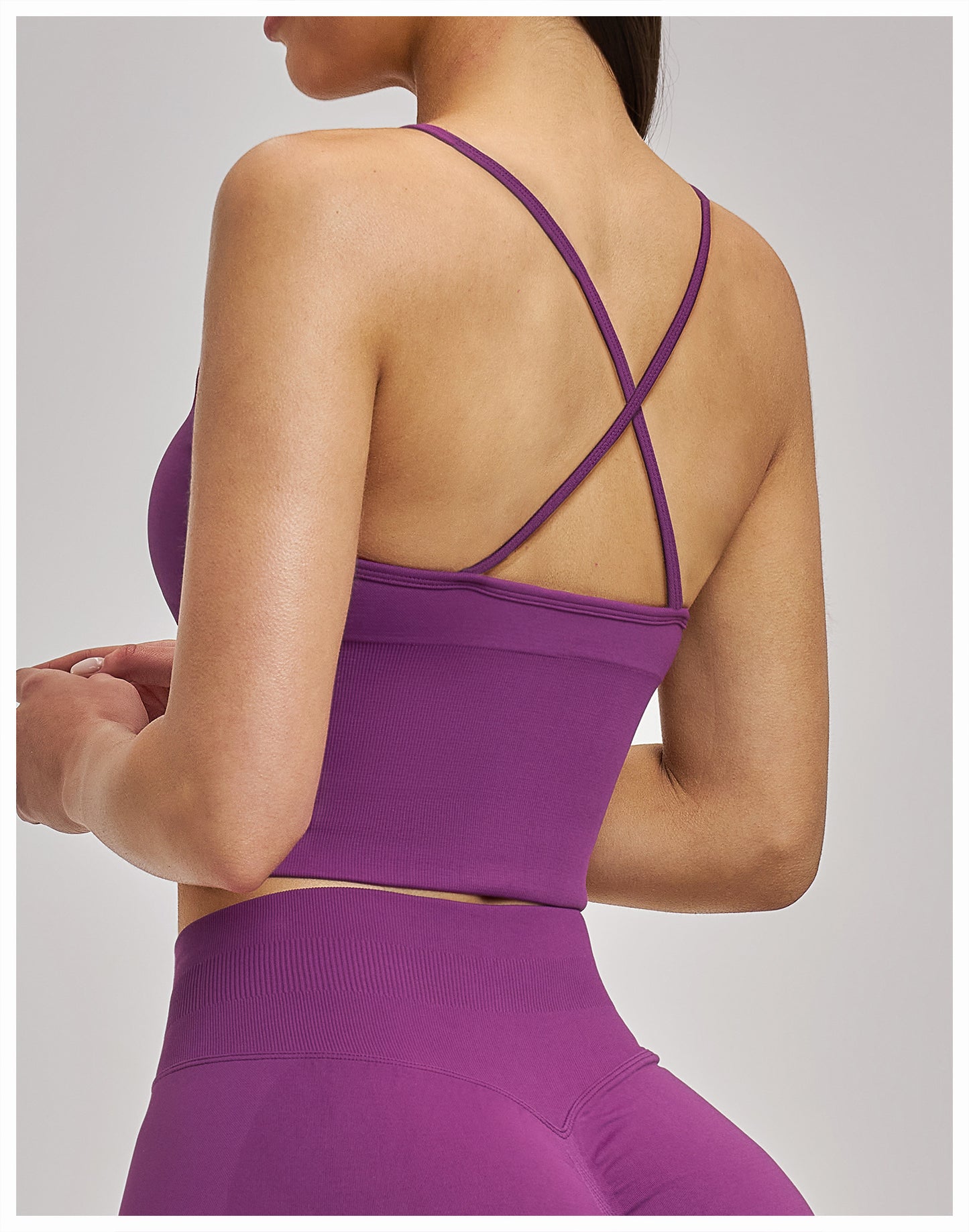 03/2026 Shockproof seamless yoga bra with cross-back design, quick-drying sports top, running and fitness yoga wear 5518