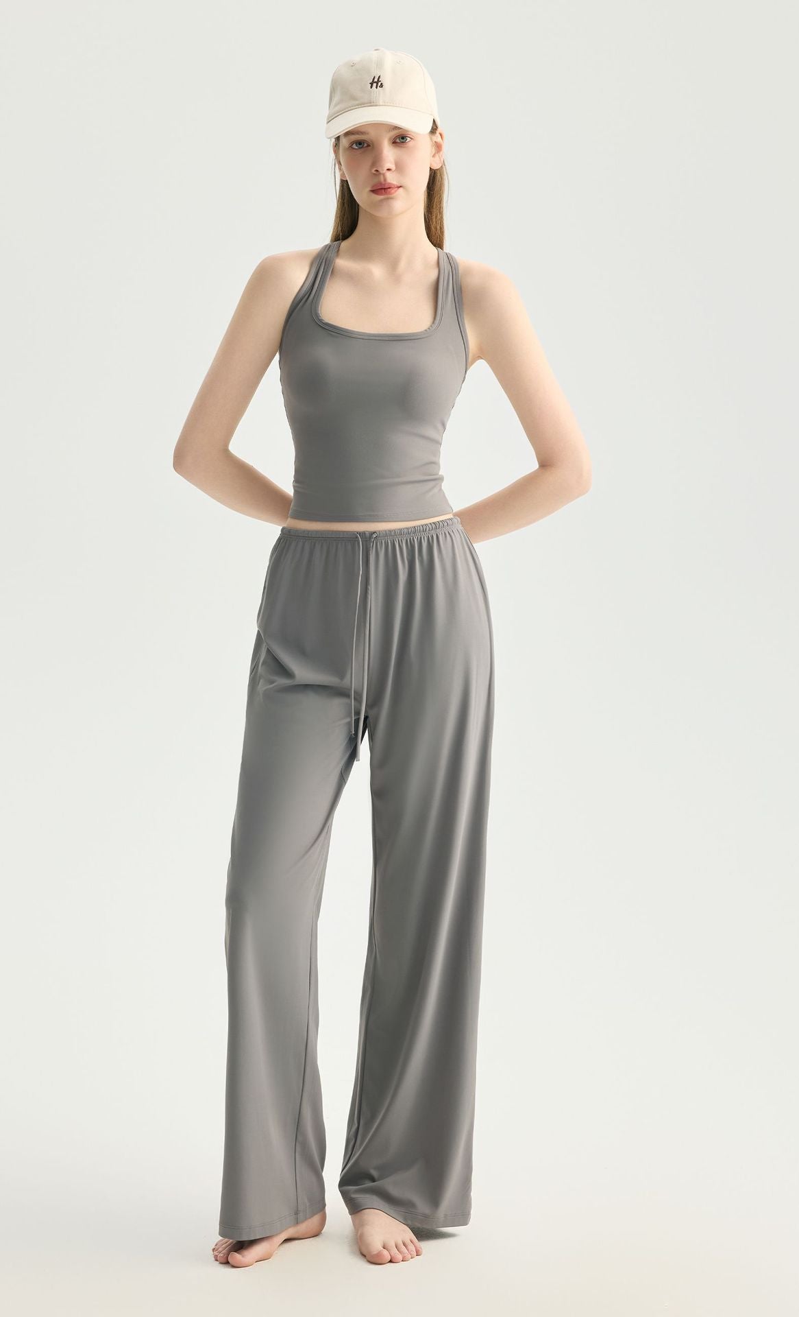 02/2026 Fitness pants, loose and casual wide-leg pants, have a soft and slimming texture. They are suitable for running, training, and sports. They are also great for Pilates and straight yoga pants.