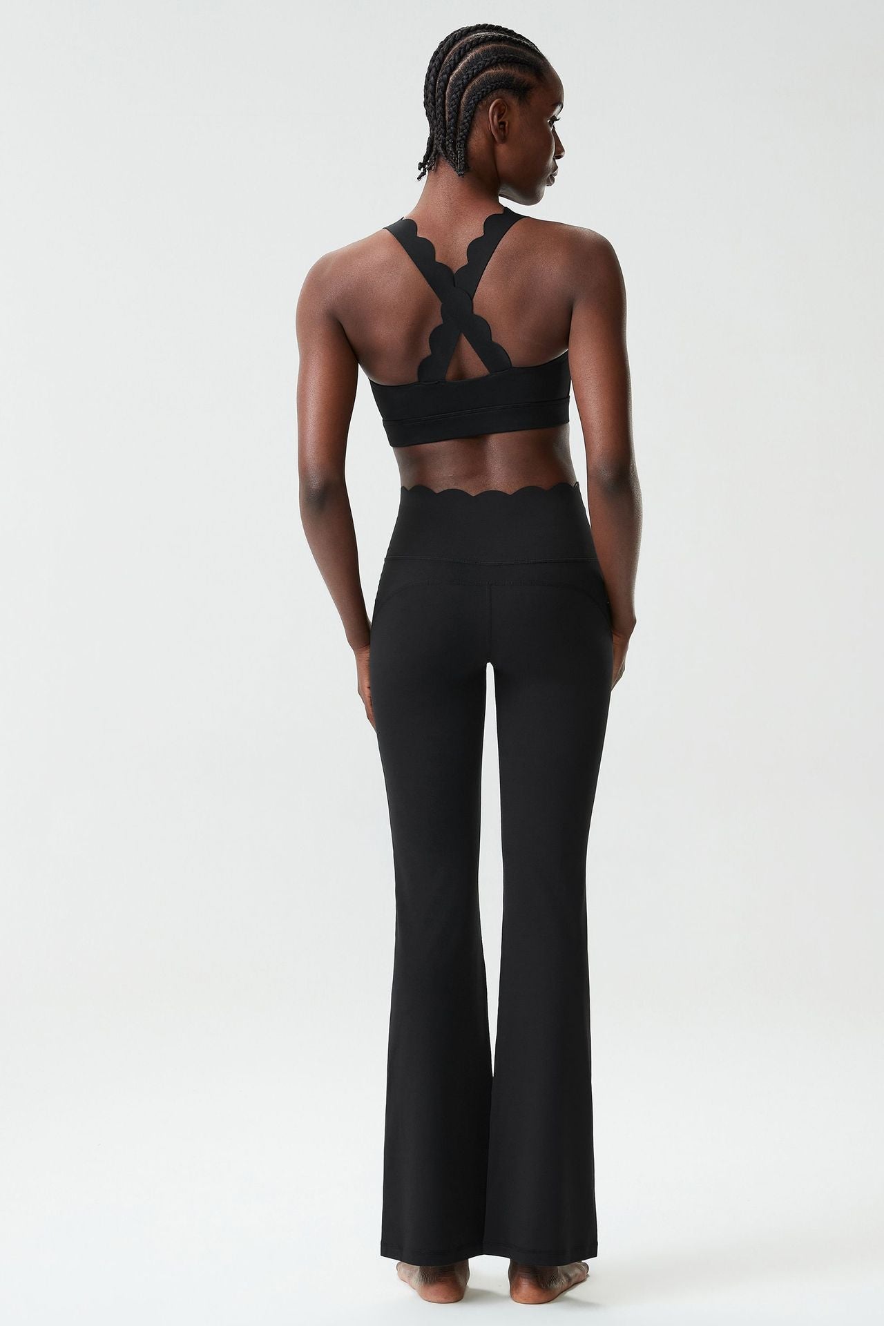 01/2026 Ensemble de yoga à petites vagues en colle liquide pour femmes, grandes tailles, style européen et américain, ensemble de sport et de fitness élastique, deux pièces