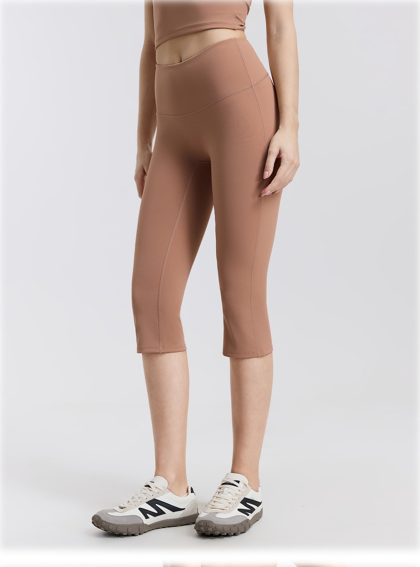 01/2026 Low-rise, wide-leg, slightly flared yoga shorts, feminine, slimming, tight-fitting sports capri shorts, figure-flattering and butt-lifting shorts