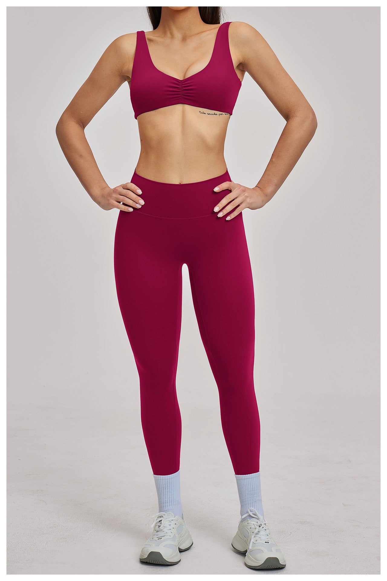 03/2026 Ensemble de sport et yoga robuste - Col ajouré, dos nu, vêtements de yoga pour l'exercice, la course et le fitness - Lot de 4, au prix de 4520