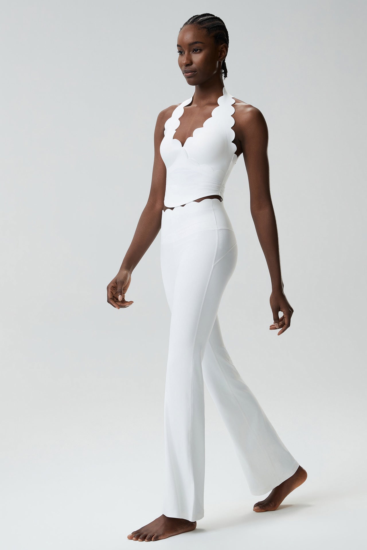01/2026Soutien-gorge de sport en forme de goutte d'eau à encolure dos nu pour grandes tailles, soutien-gorge de sport avec soutien latéral de la poitrine, débardeur de fitness révélant la taille