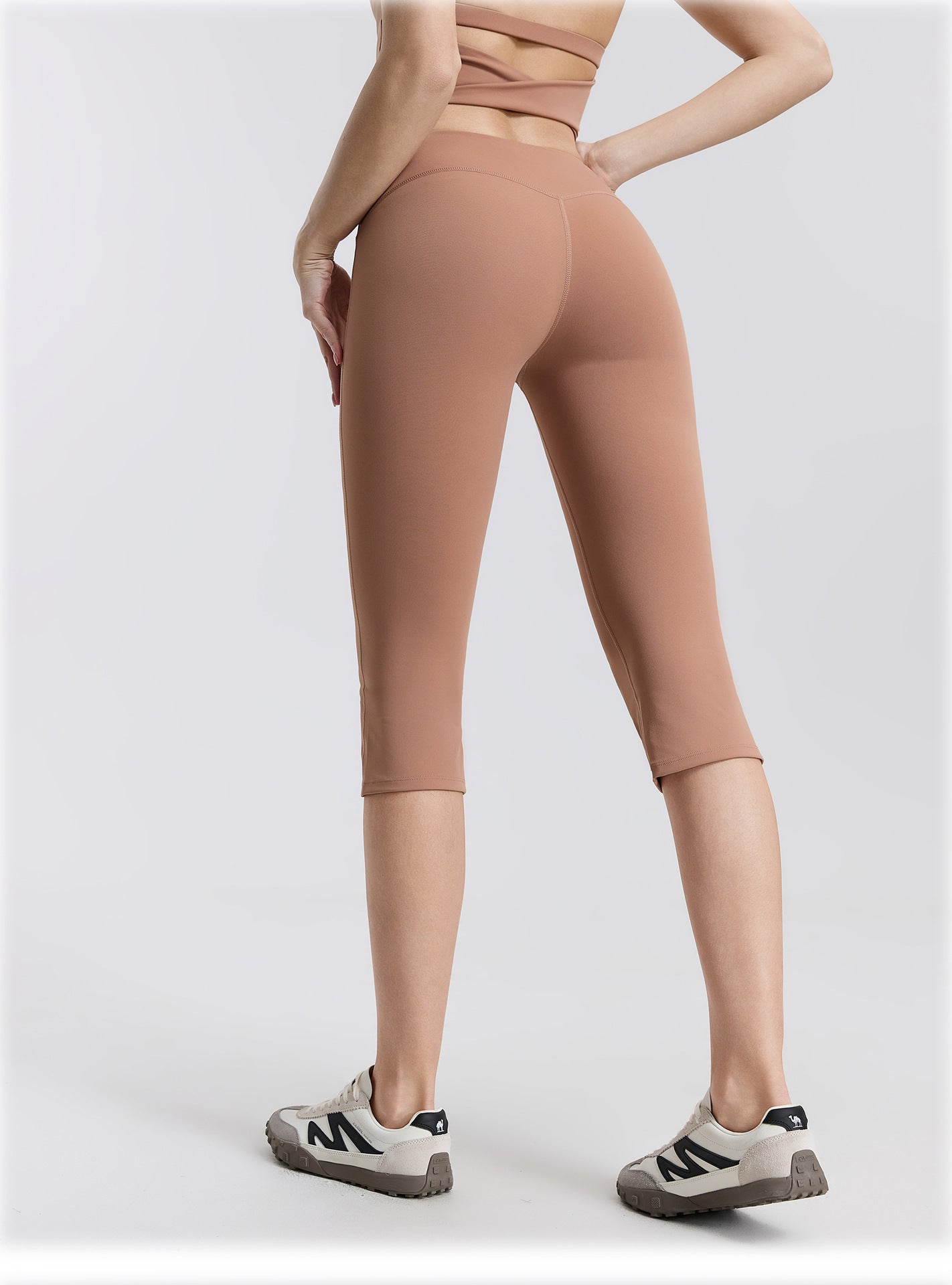 01/2026 Low-rise, wide-leg, slightly flared yoga shorts, feminine, slimming, tight-fitting sports capri shorts, figure-flattering and butt-lifting shorts