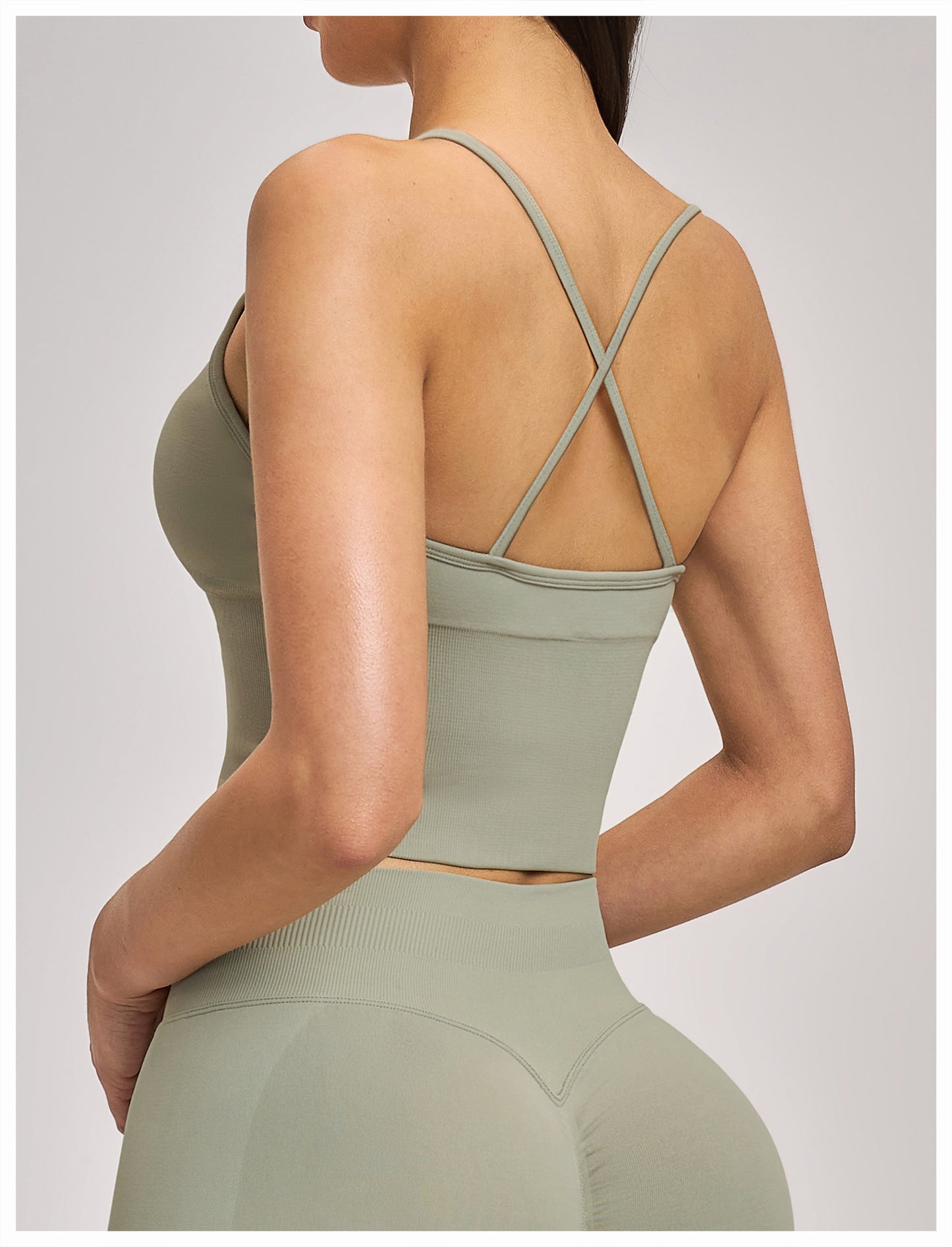 03/2026 Shockproof seamless yoga bra with cross-back design, quick-drying sports top, running and fitness yoga wear 5518