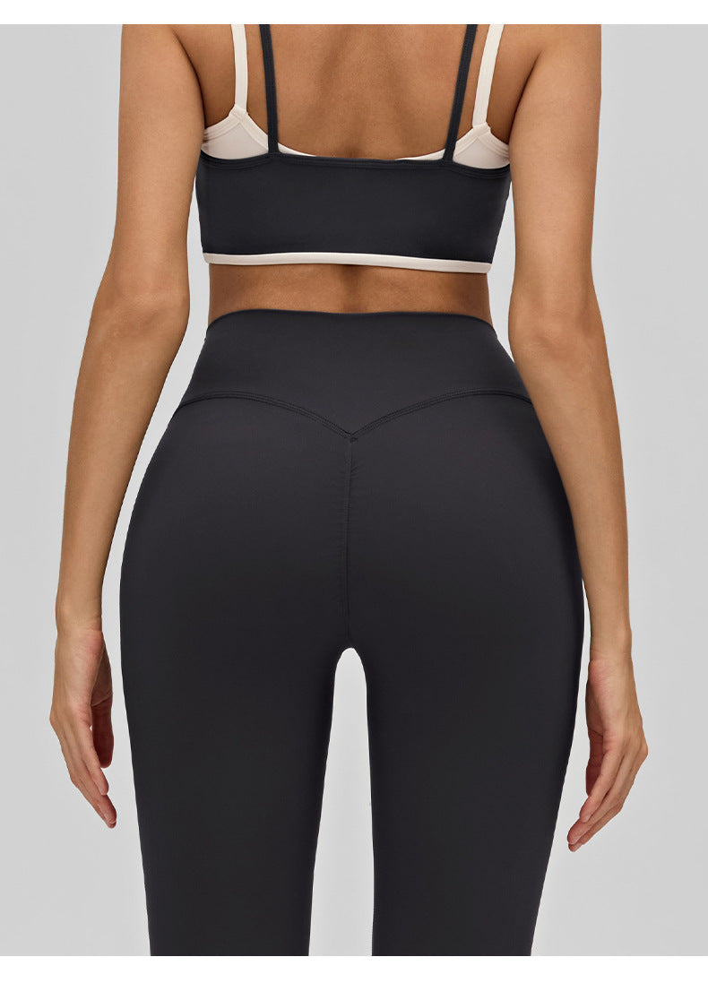 02/2026 Sports bra with padded shoulder straps, contrasting trim, beautiful back, yoga underwear, Pilates fitness wear