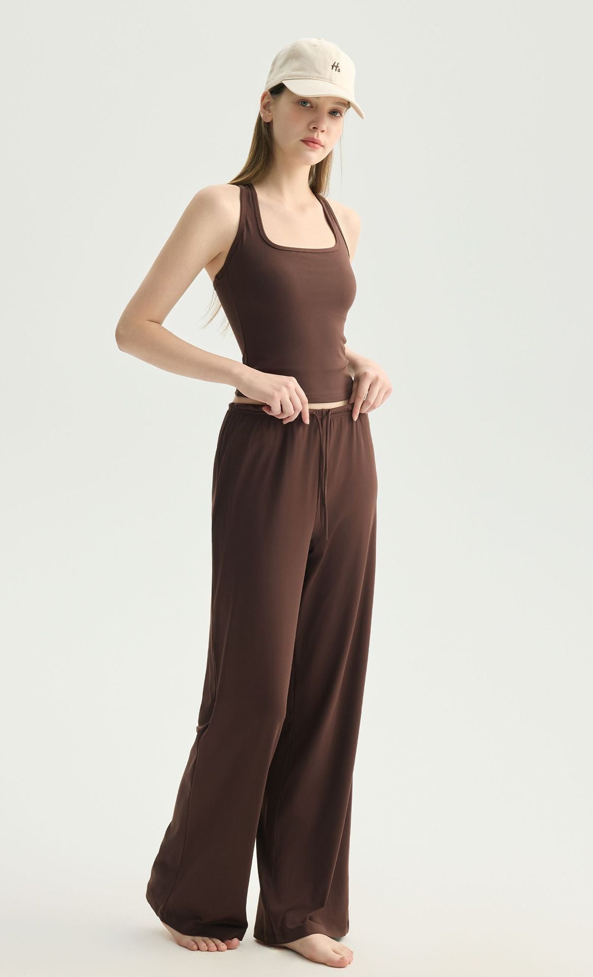 02/2026 Fitness pants, loose and casual wide-leg pants, have a soft and slimming texture. They are suitable for running, training, and sports. They are also great for Pilates and straight yoga pants.