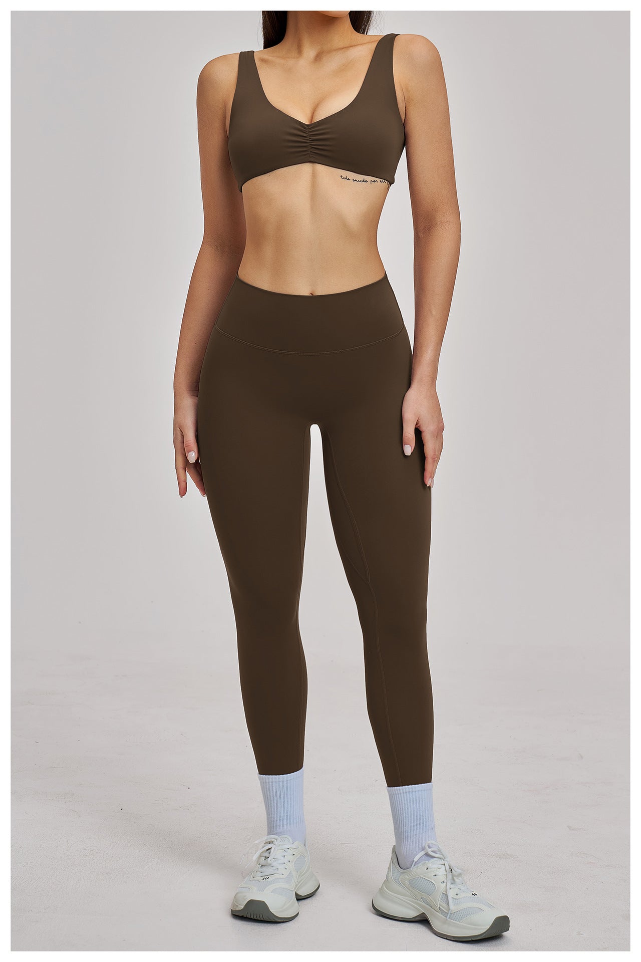 03/2026 Ensemble de sport et yoga robuste - Col ajouré, dos nu, vêtements de yoga pour l'exercice, la course et le fitness - Lot de 4, au prix de 4520