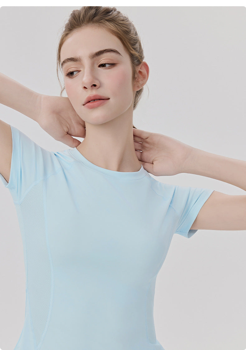 01/2026 Moisture-wicking, quick-drying yoga short-sleeved top for women, cool-feeling mesh breathable fitness top, suitable for Pilates training, sports t-shirt