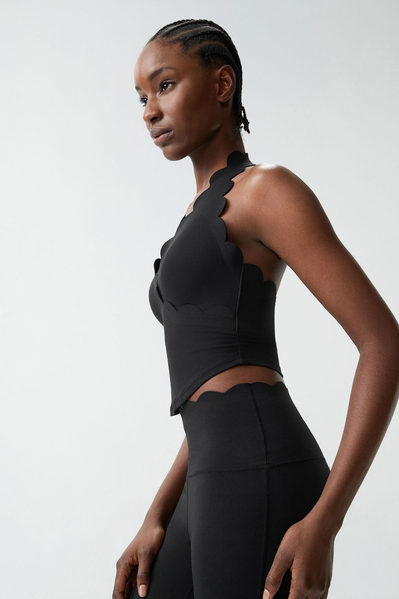 01/2026Soutien-gorge de sport en forme de goutte d'eau à encolure dos nu pour grandes tailles, soutien-gorge de sport avec soutien latéral de la poitrine, débardeur de fitness révélant la taille