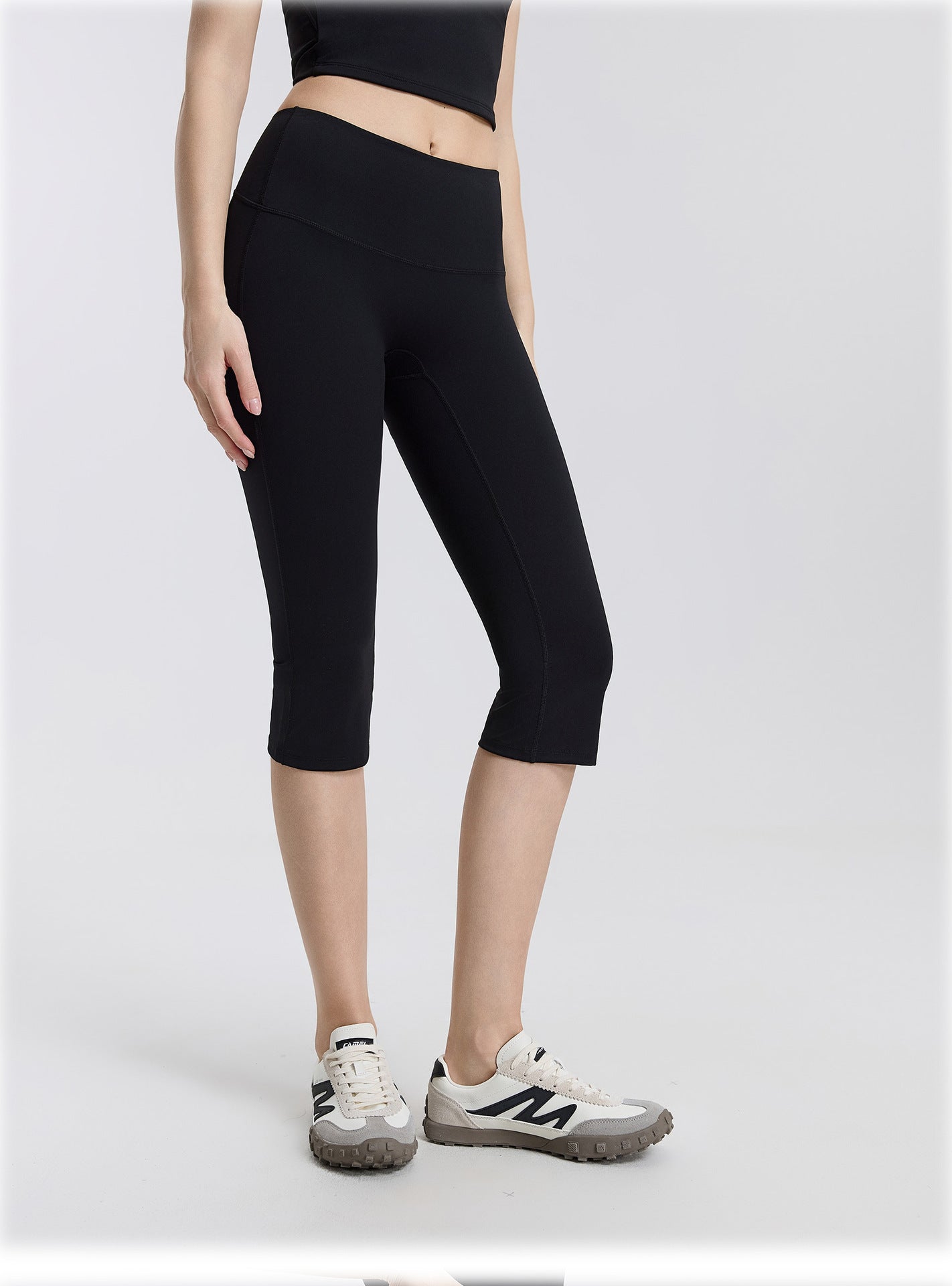 01/2026 Low-rise, wide-leg, slightly flared yoga shorts, feminine, slimming, tight-fitting sports capri shorts, figure-flattering and butt-lifting shorts