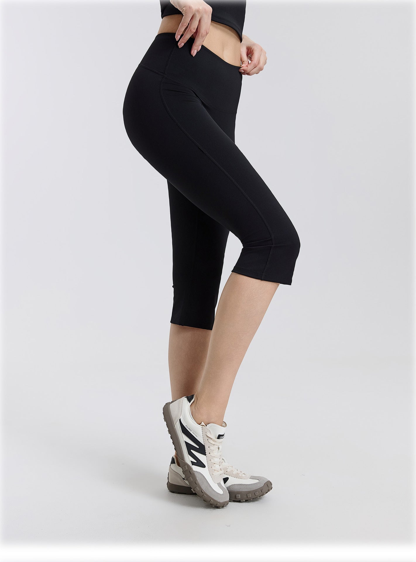 01/2026 Low-rise, wide-leg, slightly flared yoga shorts, feminine, slimming, tight-fitting sports capri shorts, figure-flattering and butt-lifting shorts
