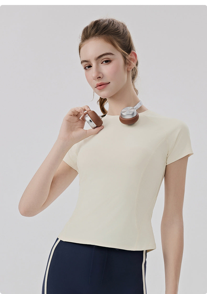 01/2026 Moisture-wicking, quick-drying yoga short-sleeved top for women, cool-feeling mesh breathable fitness top, suitable for Pilates training, sports t-shirt