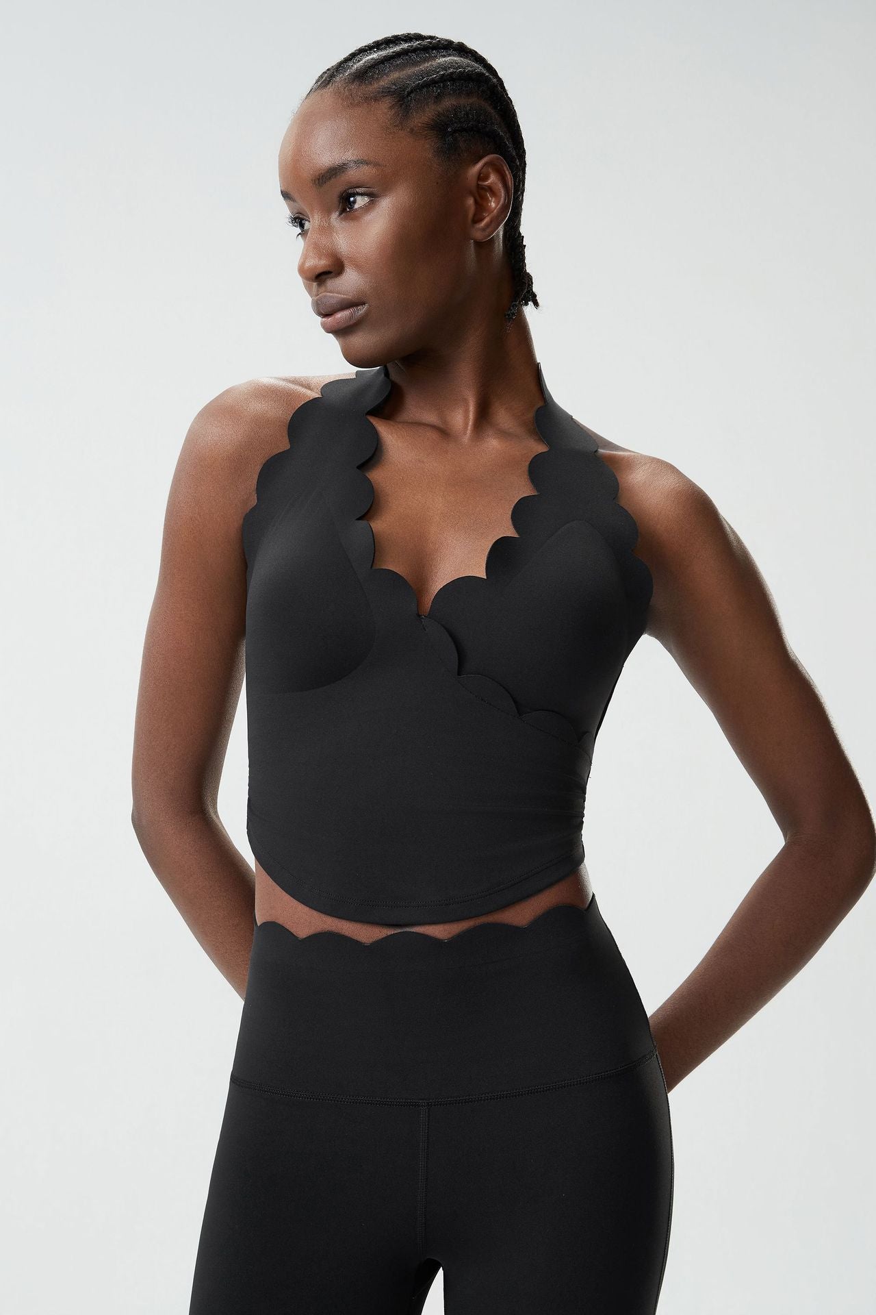01/2026Soutien-gorge de sport en forme de goutte d'eau à encolure dos nu pour grandes tailles, soutien-gorge de sport avec soutien latéral de la poitrine, débardeur de fitness révélant la taille