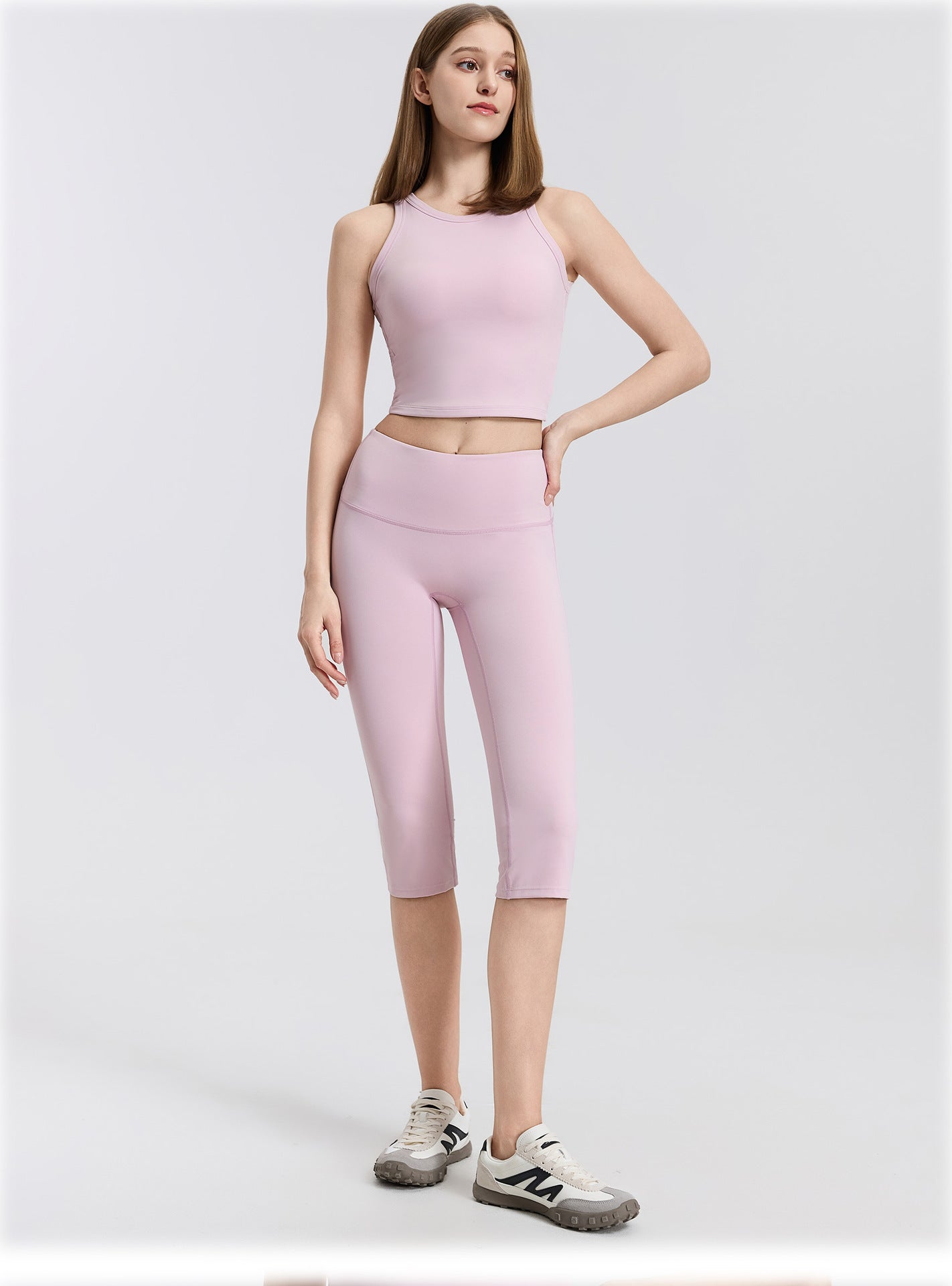 01/2026 Low-rise, wide-leg, slightly flared yoga shorts, feminine, slimming, tight-fitting sports capri shorts, figure-flattering and butt-lifting shorts