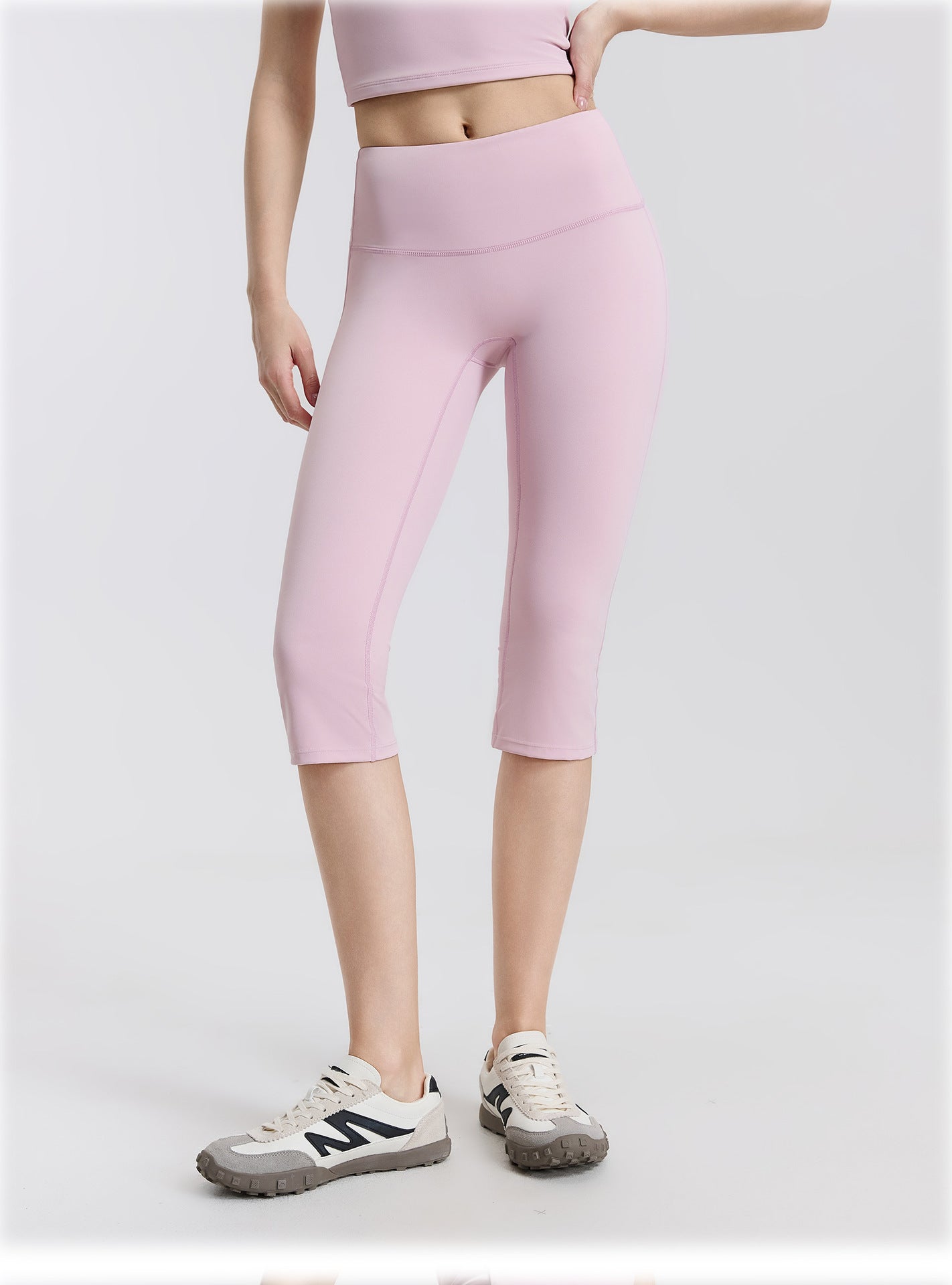 01/2026 Low-rise, wide-leg, slightly flared yoga shorts, feminine, slimming, tight-fitting sports capri shorts, figure-flattering and butt-lifting shorts