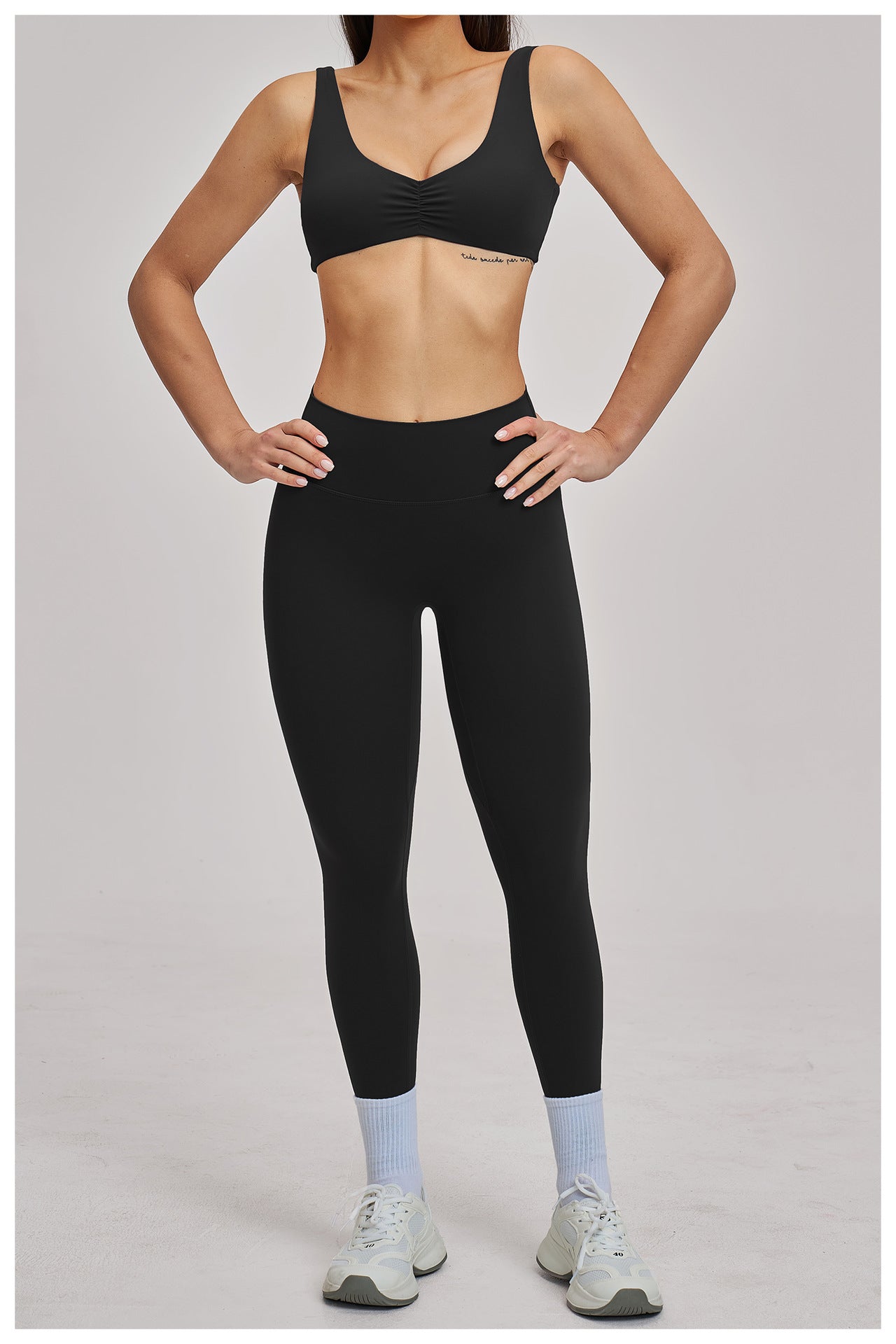 03/2026 Ensemble de sport et yoga robuste - Col ajouré, dos nu, vêtements de yoga pour l'exercice, la course et le fitness - Lot de 4, au prix de 4520