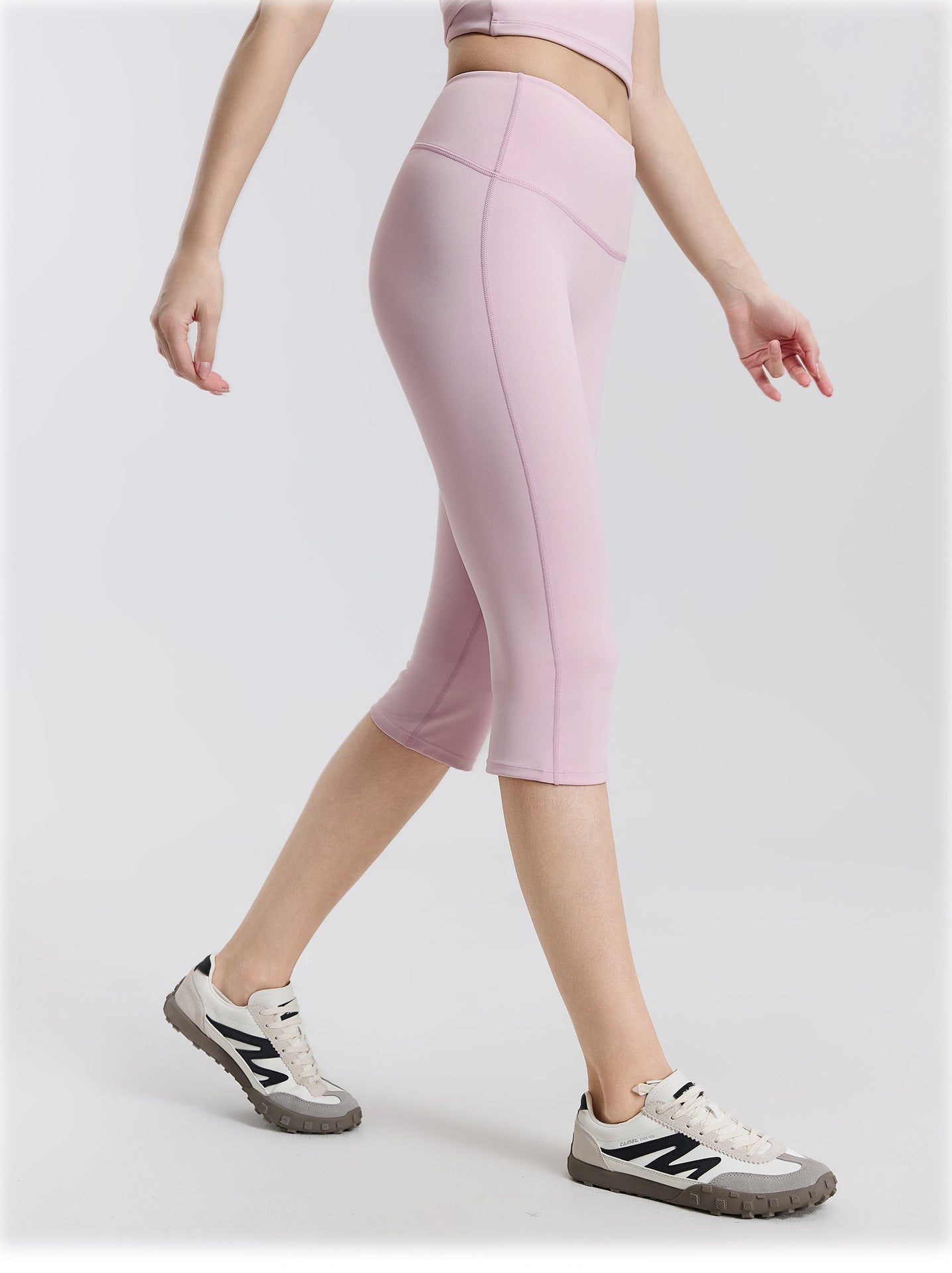 01/2026 Low-rise, wide-leg, slightly flared yoga shorts, feminine, slimming, tight-fitting sports capri shorts, figure-flattering and butt-lifting shorts