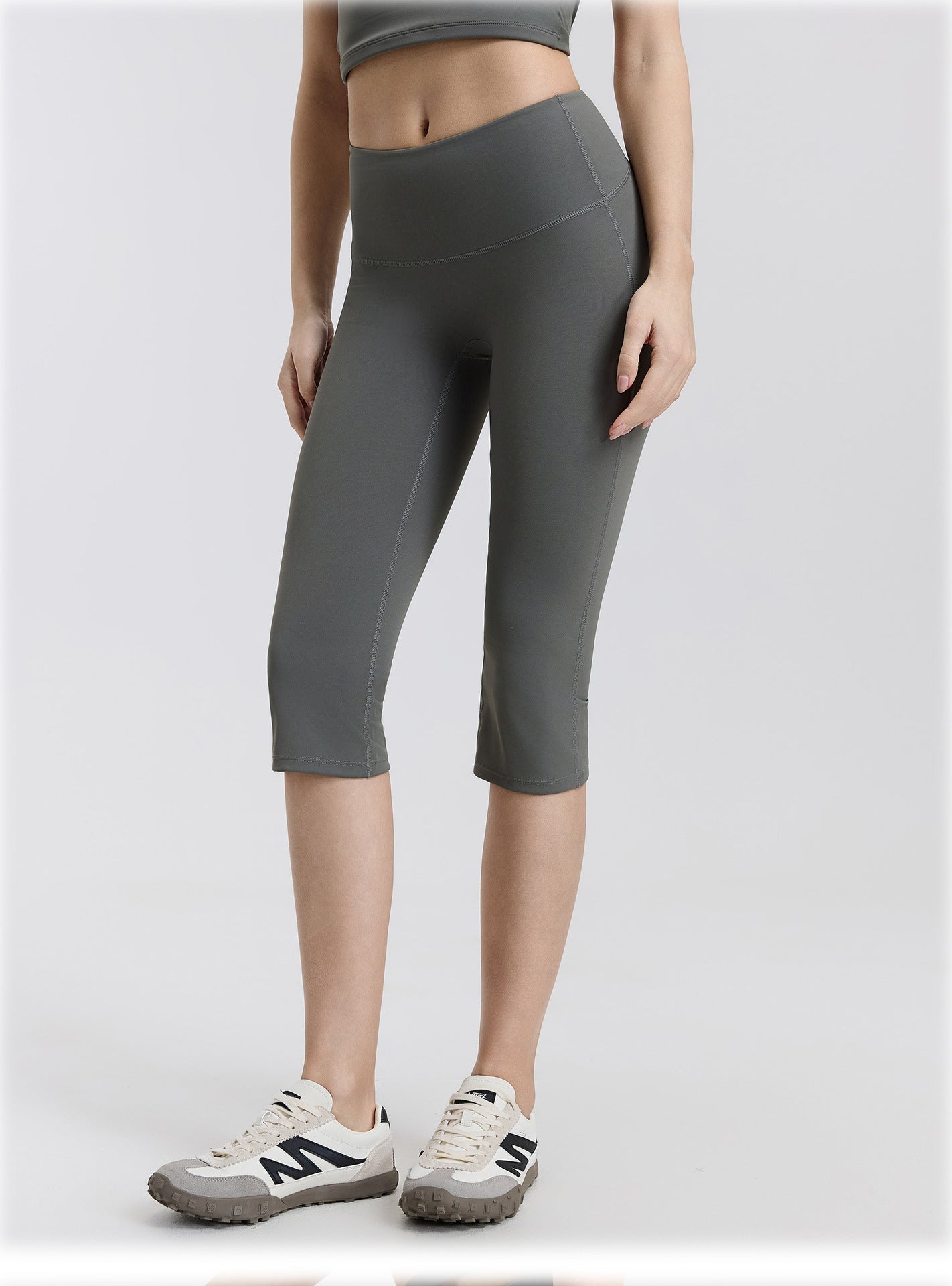 01/2026 Low-rise, wide-leg, slightly flared yoga shorts, feminine, slimming, tight-fitting sports capri shorts, figure-flattering and butt-lifting shorts
