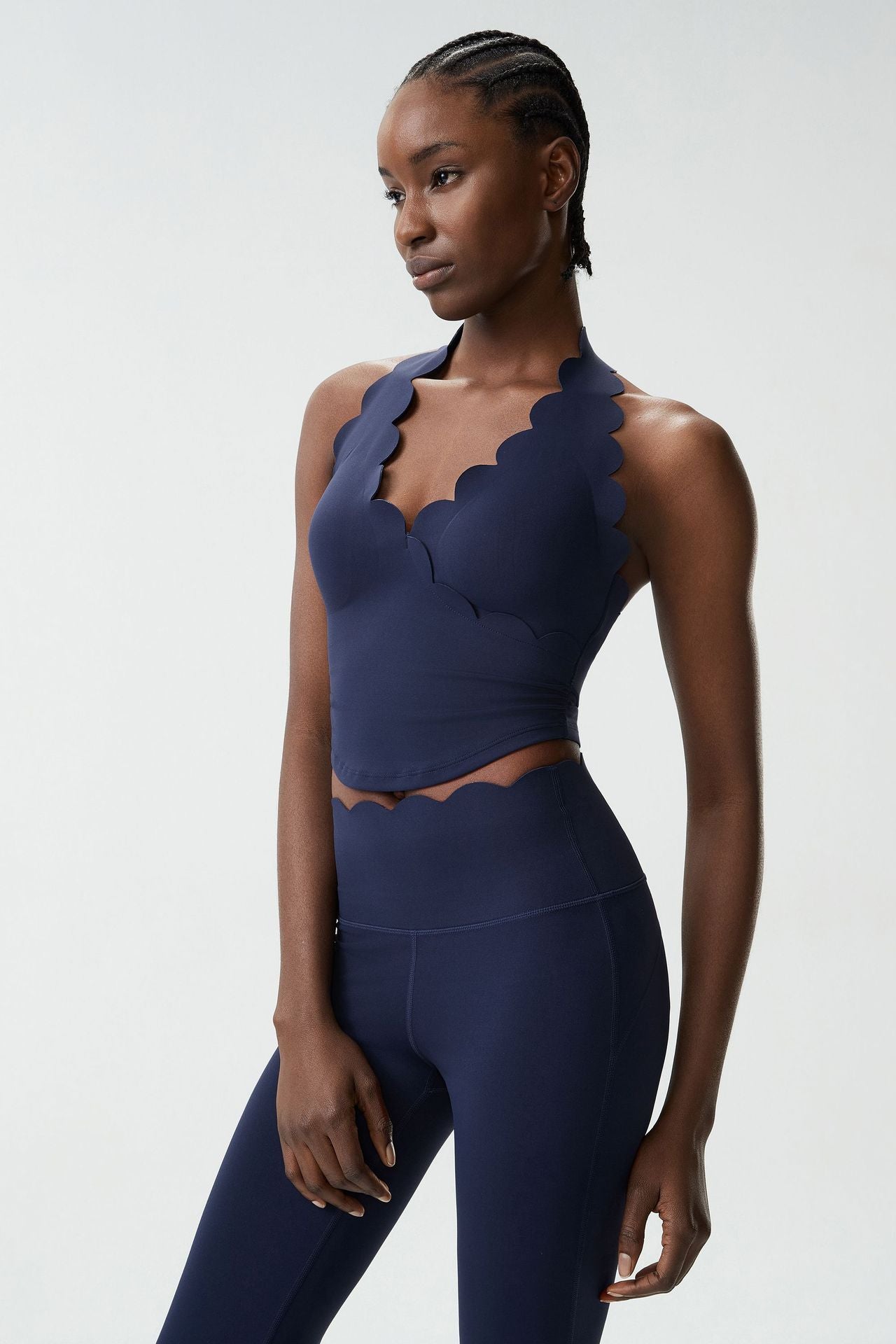 01/2026Soutien-gorge de sport en forme de goutte d'eau à encolure dos nu pour grandes tailles, soutien-gorge de sport avec soutien latéral de la poitrine, débardeur de fitness révélant la taille