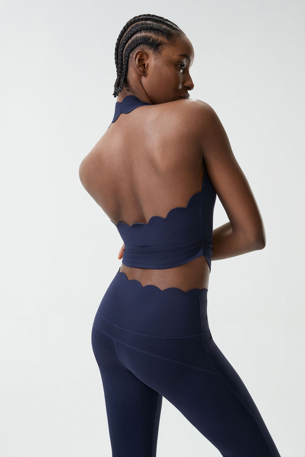 01/2026Soutien-gorge de sport en forme de goutte d'eau à encolure dos nu pour grandes tailles, soutien-gorge de sport avec soutien latéral de la poitrine, débardeur de fitness révélant la taille