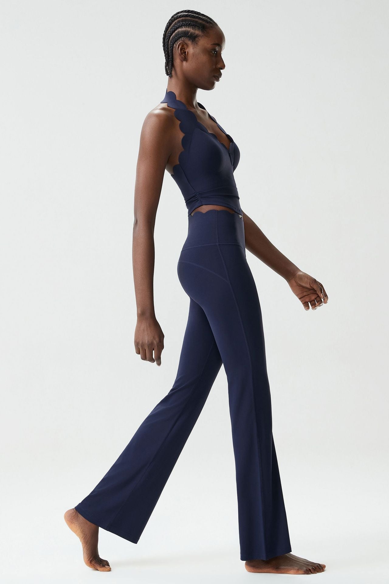 01/2026Soutien-gorge de sport en forme de goutte d'eau à encolure dos nu pour grandes tailles, soutien-gorge de sport avec soutien latéral de la poitrine, débardeur de fitness révélant la taille