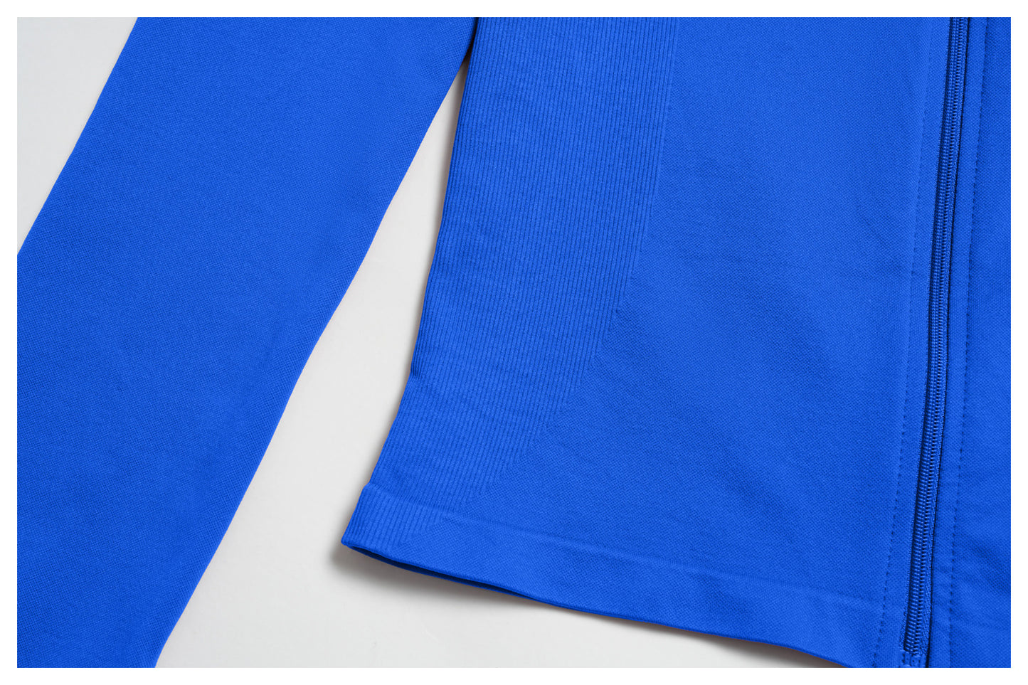 03/2026  Wholesale FOUREGG #5518 Seamless Yoga Set with Cross-Back Fit, Tight-Fit Fitness Clothing, High-Elasticity Running Sports Set for Women, 5518