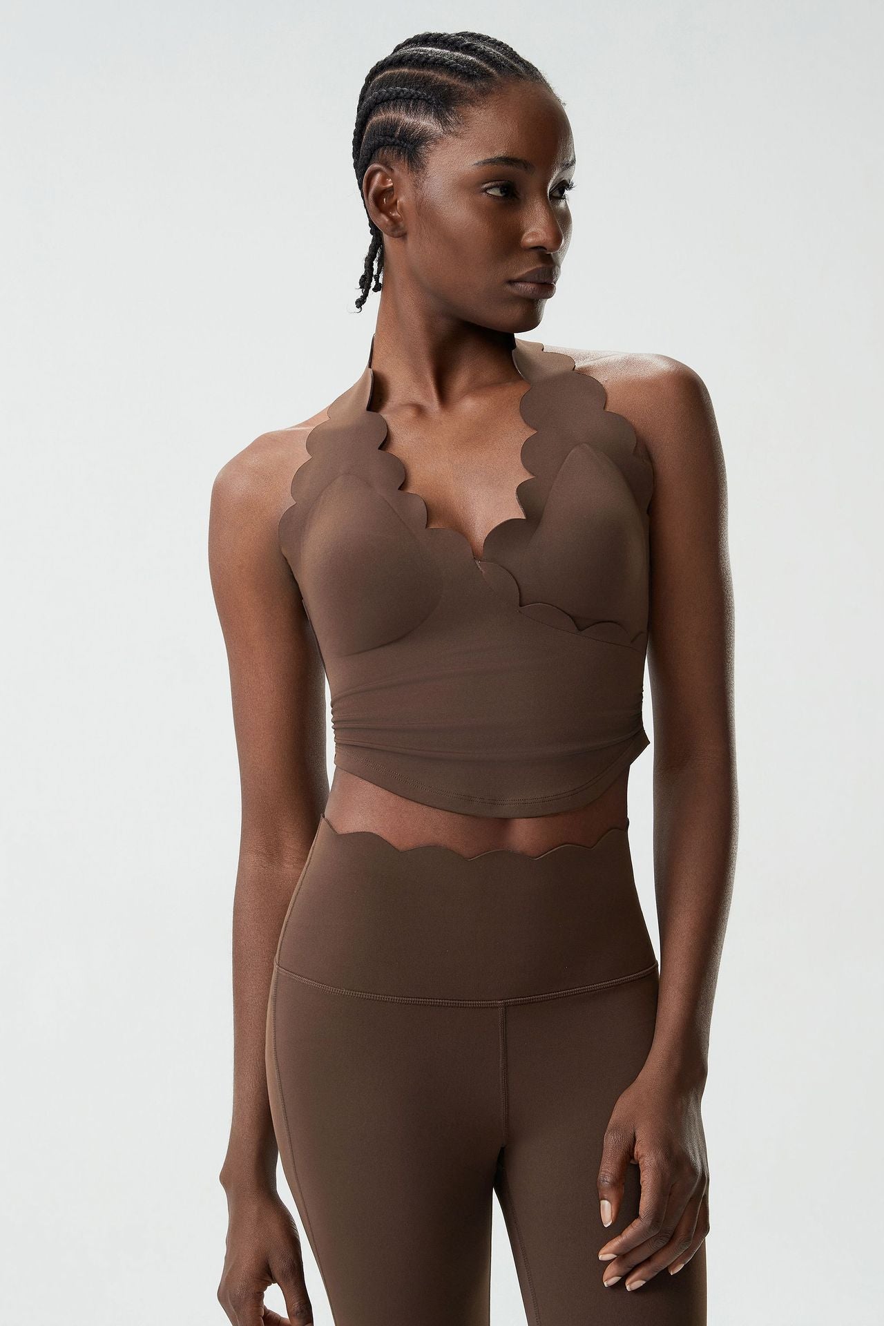 01/2026Soutien-gorge de sport en forme de goutte d'eau à encolure dos nu pour grandes tailles, soutien-gorge de sport avec soutien latéral de la poitrine, débardeur de fitness révélant la taille