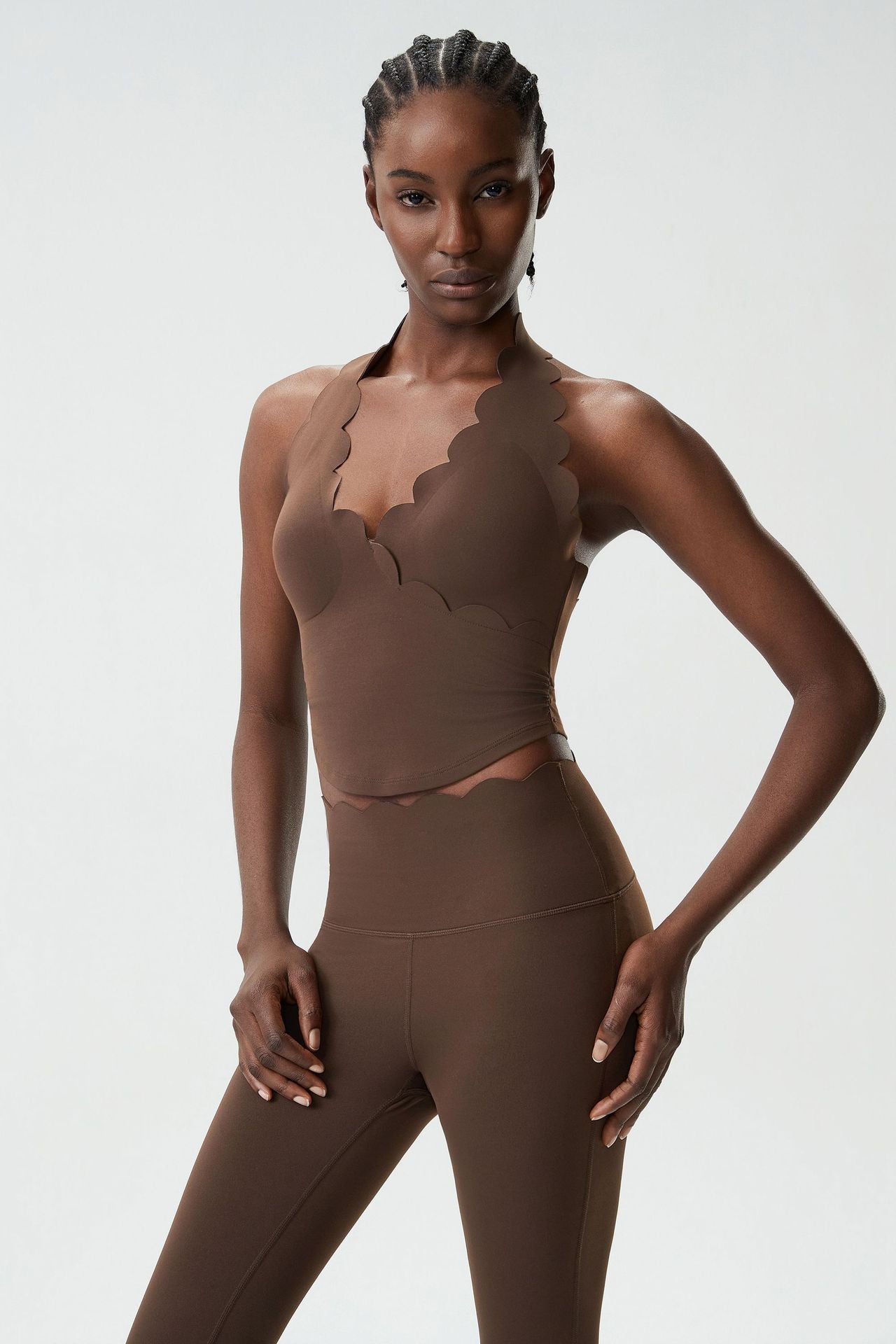 01/2026Soutien-gorge de sport en forme de goutte d'eau à encolure dos nu pour grandes tailles, soutien-gorge de sport avec soutien latéral de la poitrine, débardeur de fitness révélant la taille