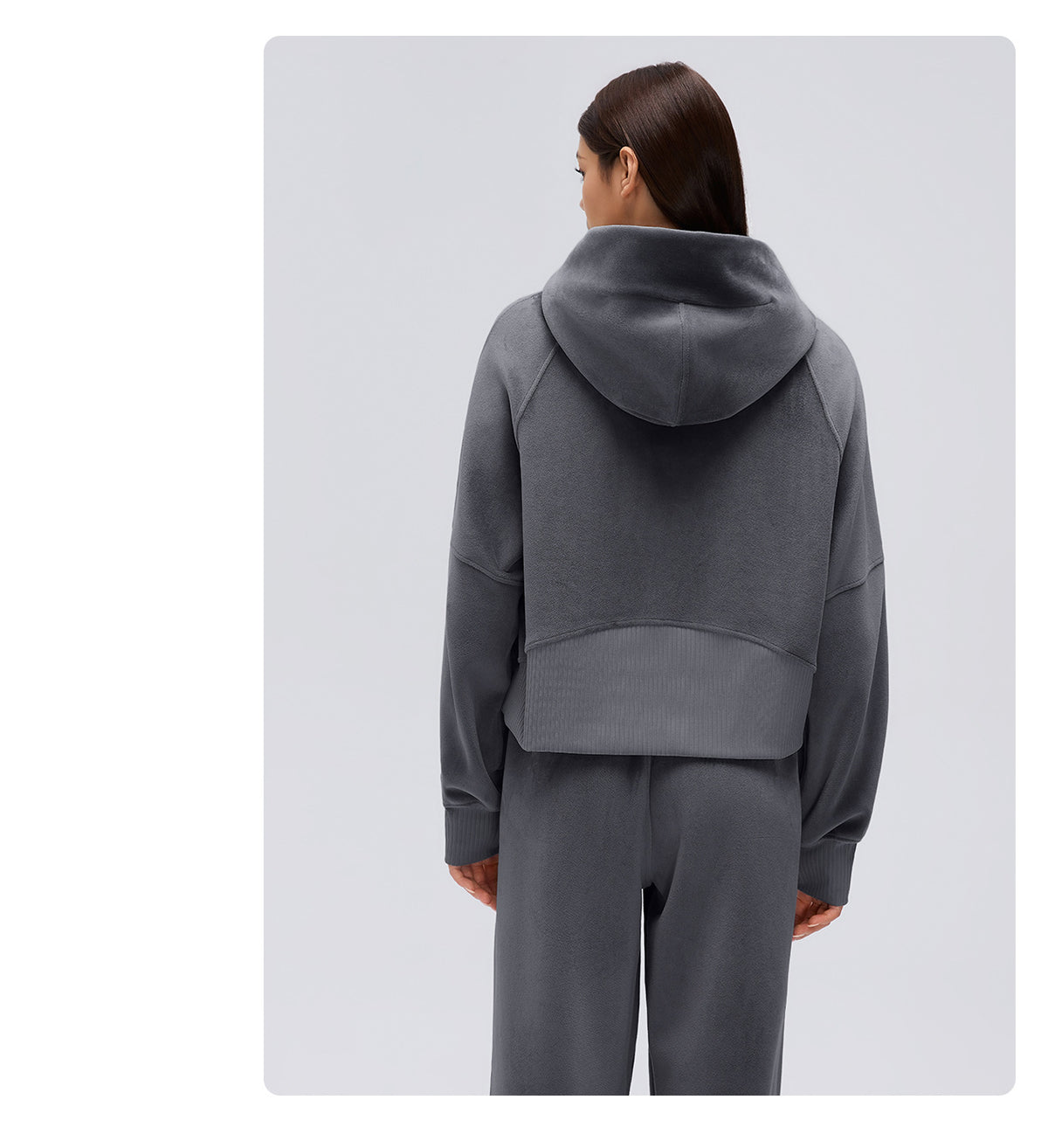 Wholesale Women’s Relaxed-Fit Activewear Set | Cropped Hooded Jacket & Slimming Straight-Leg Joggers | fouregg