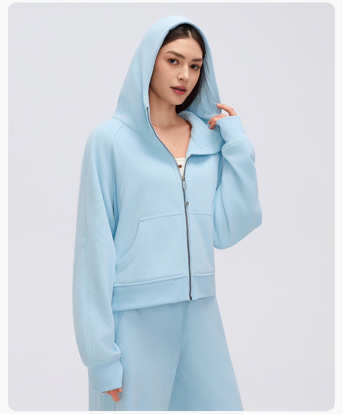 Wholesale Women’s Winter Cropped Hoodie Jacket | Relaxed-Fit Thermal Sportswear for Petite Sizes | fouregg
