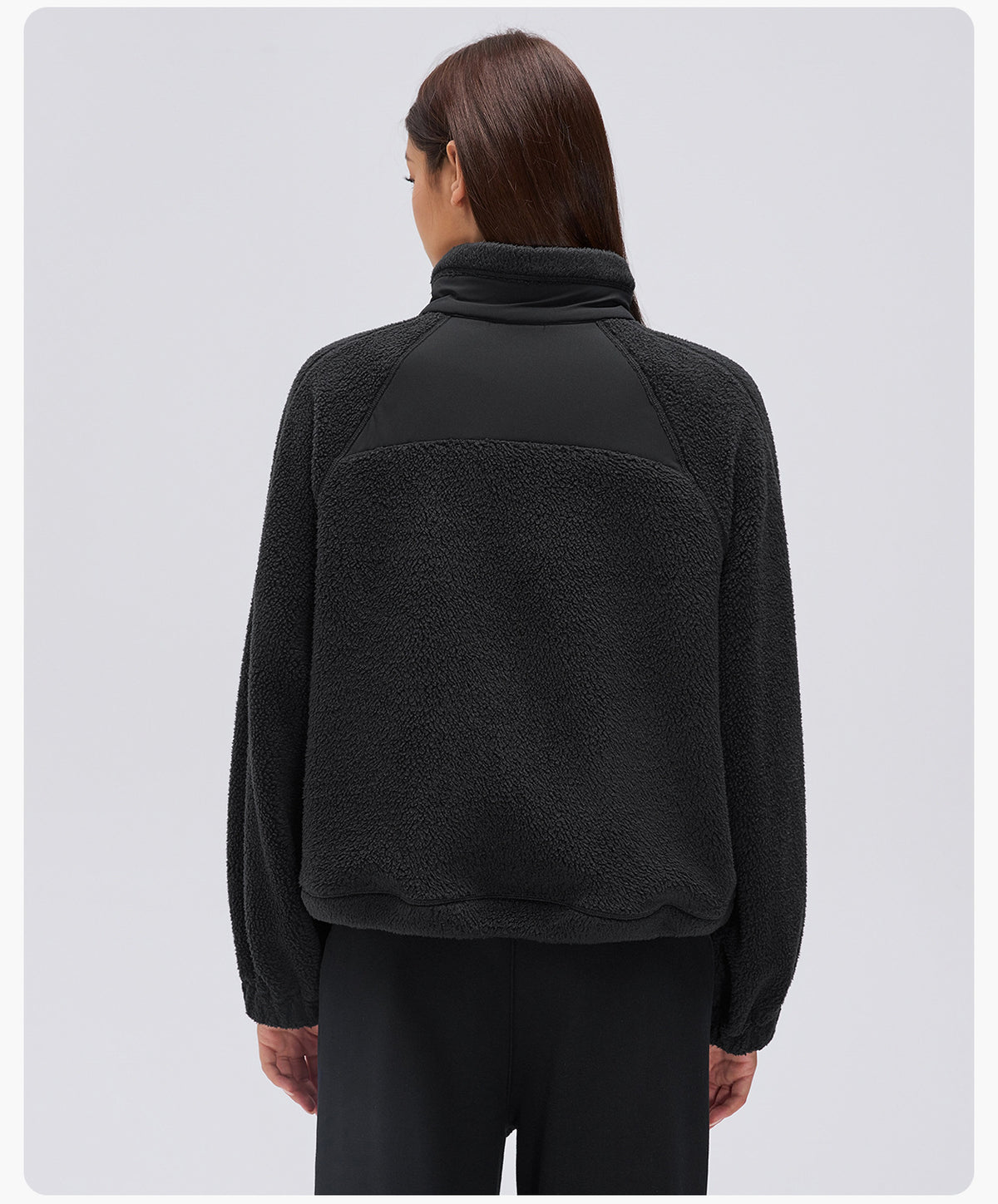 Wholesale Women’s Winter Activewear Jacket D26121 | Wind-Resistant Cropped Training Top | fouregg