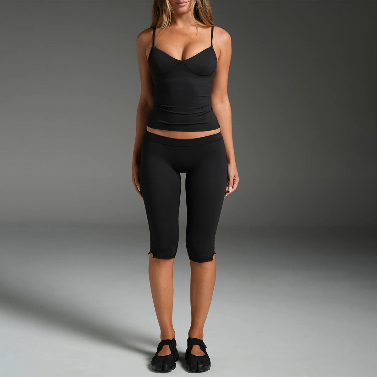 Wholesale Women’s Activewear Set | Backless Quick-Dry Tank Top for Running & Pilates | fouregg - Tank Top + Capri Pants Black