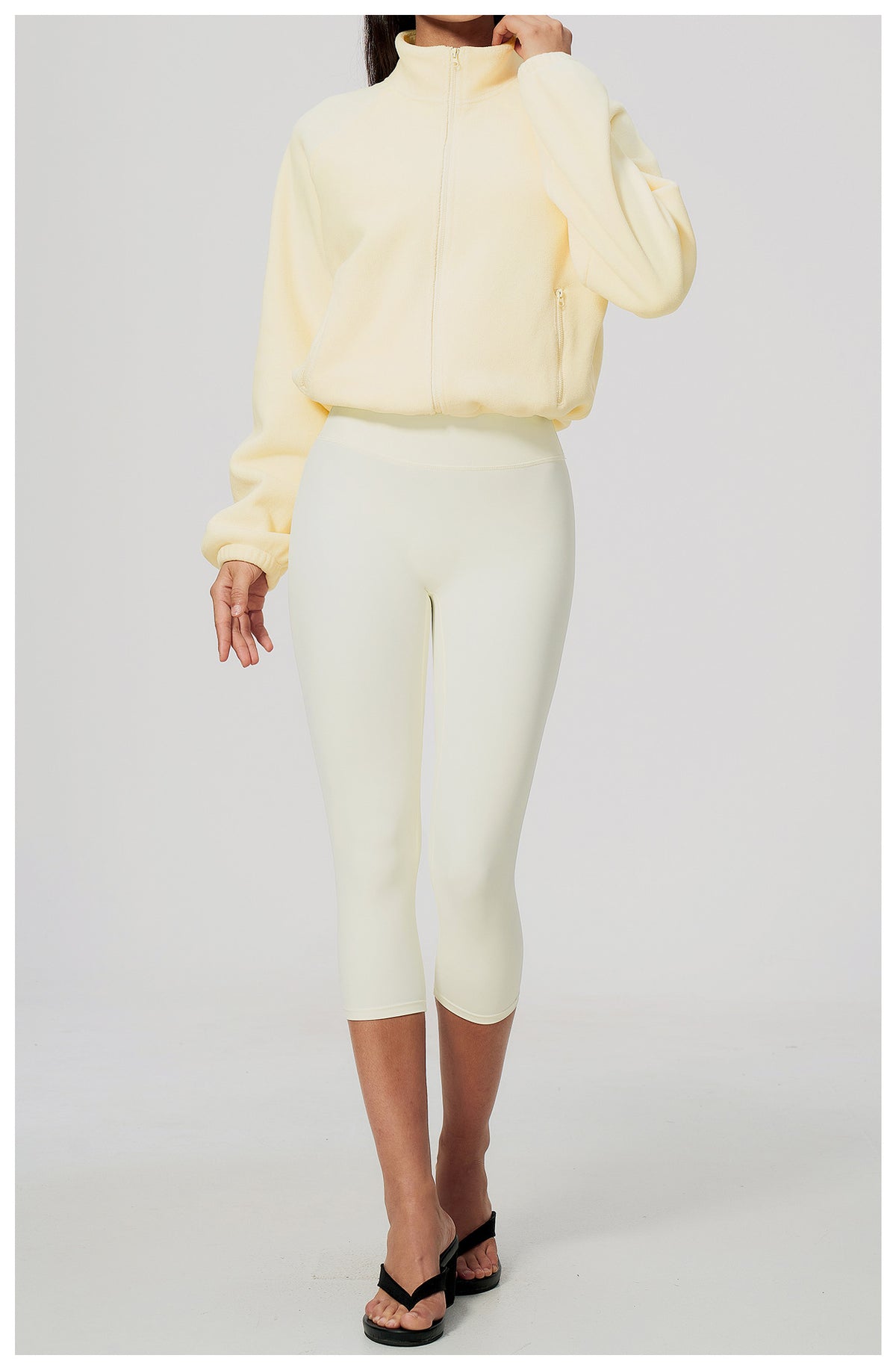 Wholesale Women’s Casual Activewear Jacket 5585 | Relaxed-Fit Warm Cropped Zip-Up | fouregg