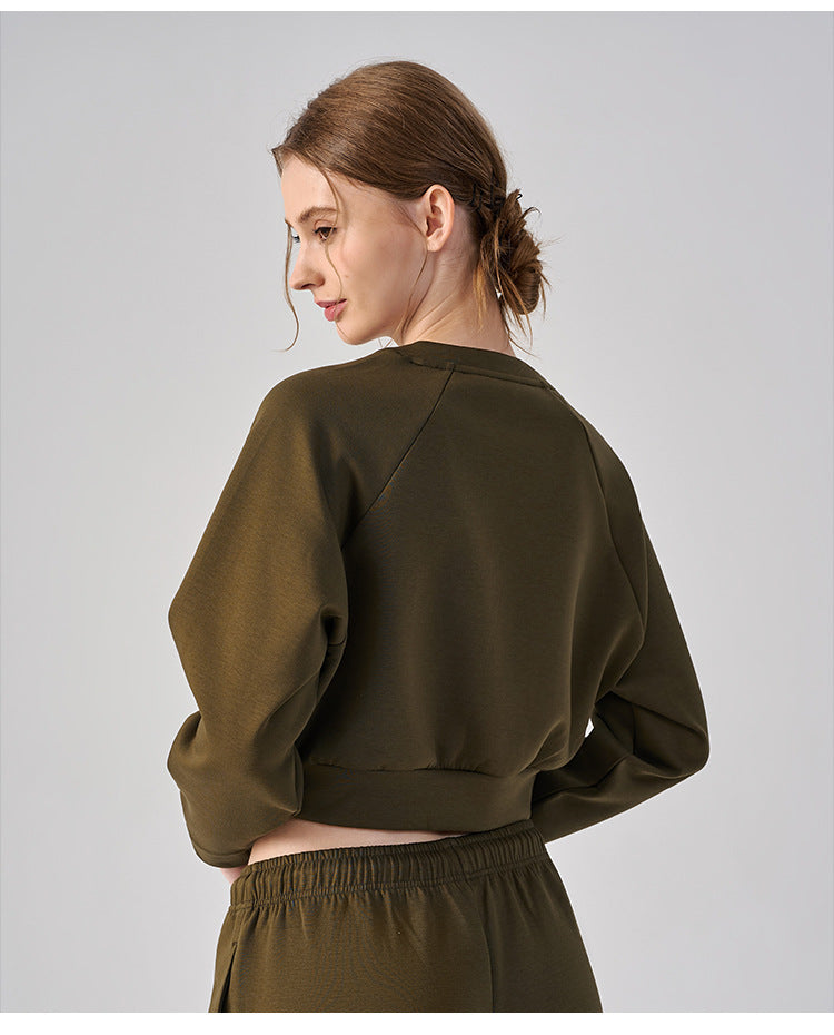 Wholesale Women’s Cropped Sweatshirt | Bulk Pilates & Outdoor Activewear | fouregg