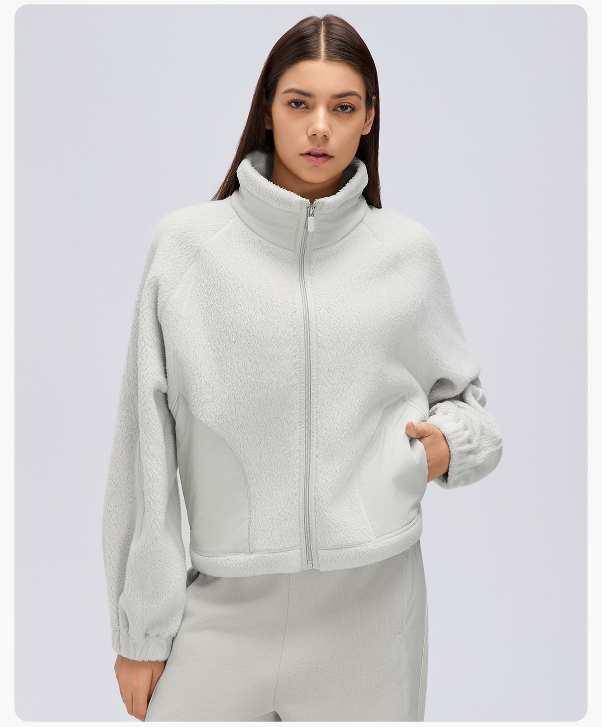 Wholesale Women’s Winter Activewear Jacket D26121 | Wind-Resistant Cropped Training Top | fouregg