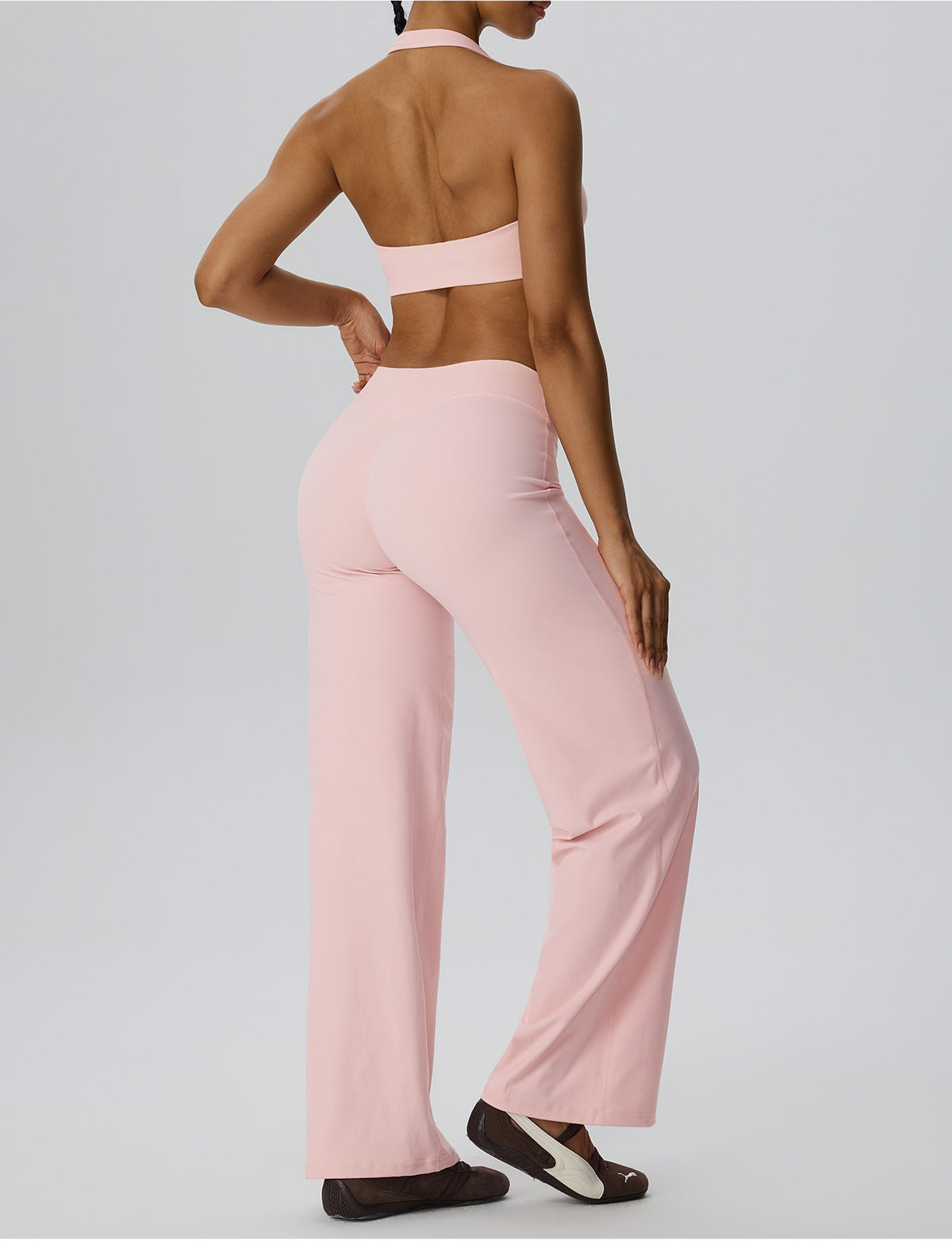 Wholesale Women’s 2-Piece Yoga Set | Bulk Halter Sports Bra & Loose Workout Pants | fouregg